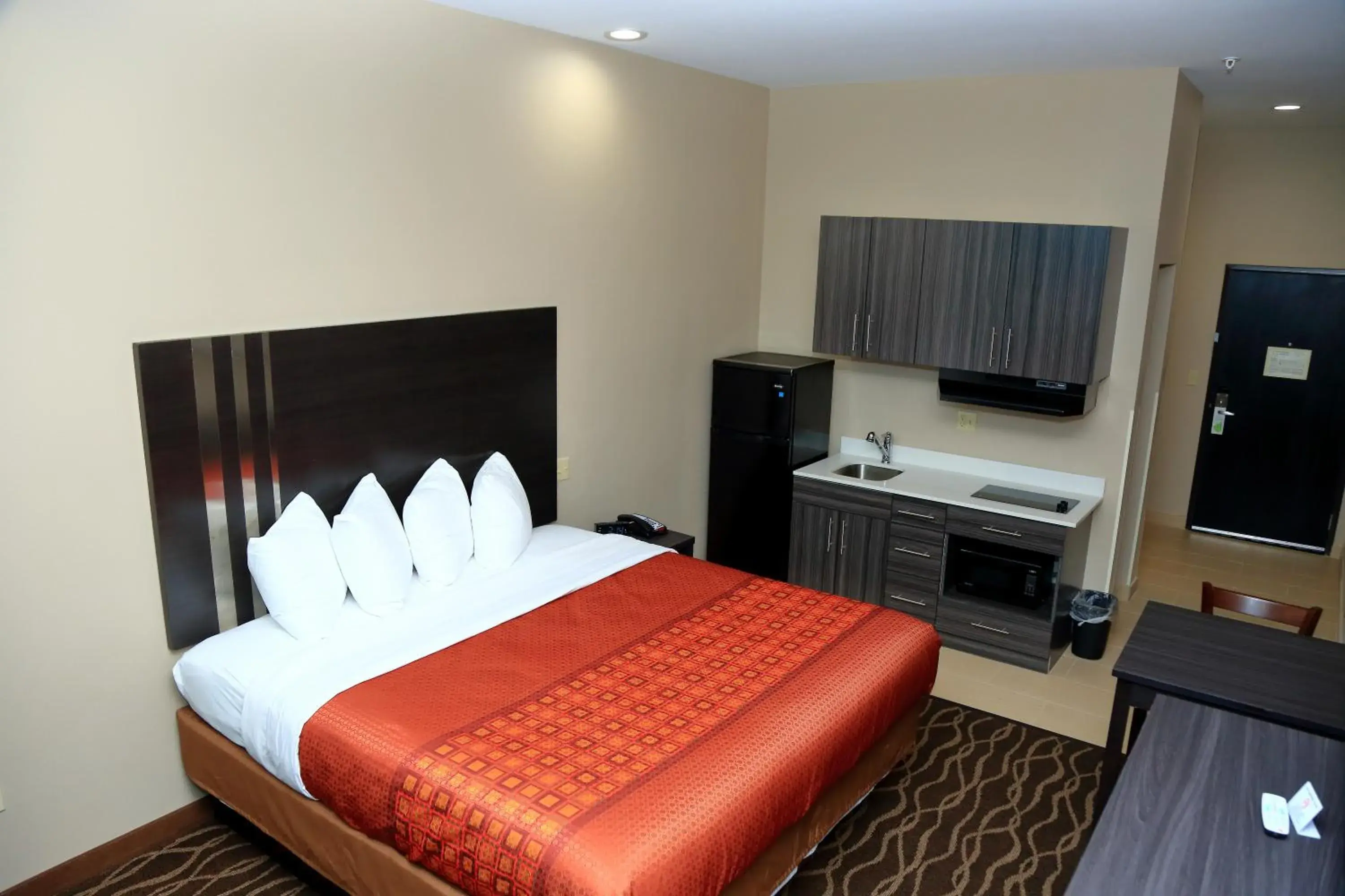 1 King Bed Kitchen Accessible NS in Americas Best Value Inn & Suites-Prairieville 1 King Bed Kitchen Accessible NS in Americas Best Value Inn & Suites-Prairieville