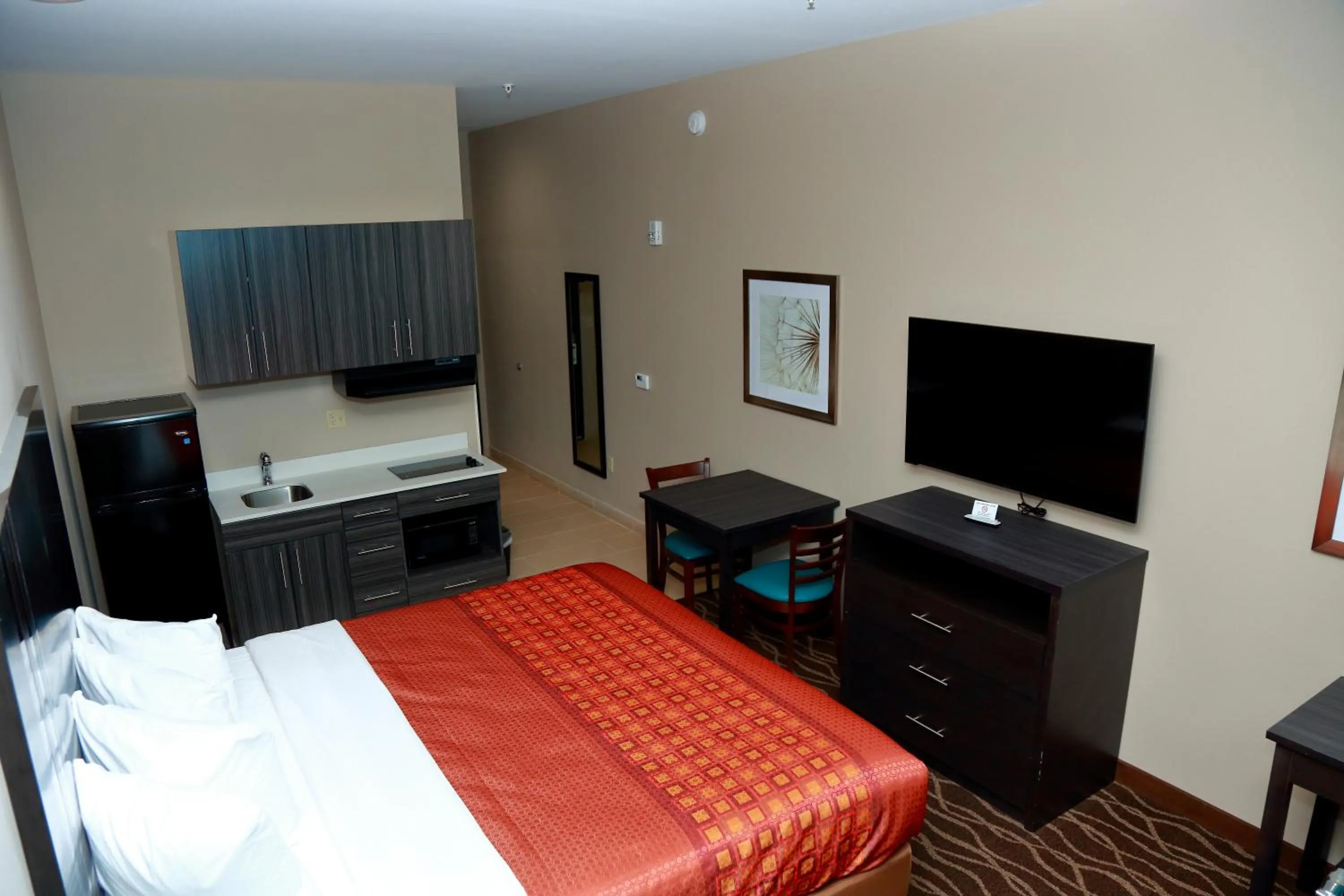 Bed in Americas Best Value Inn & Suites-Prairieville