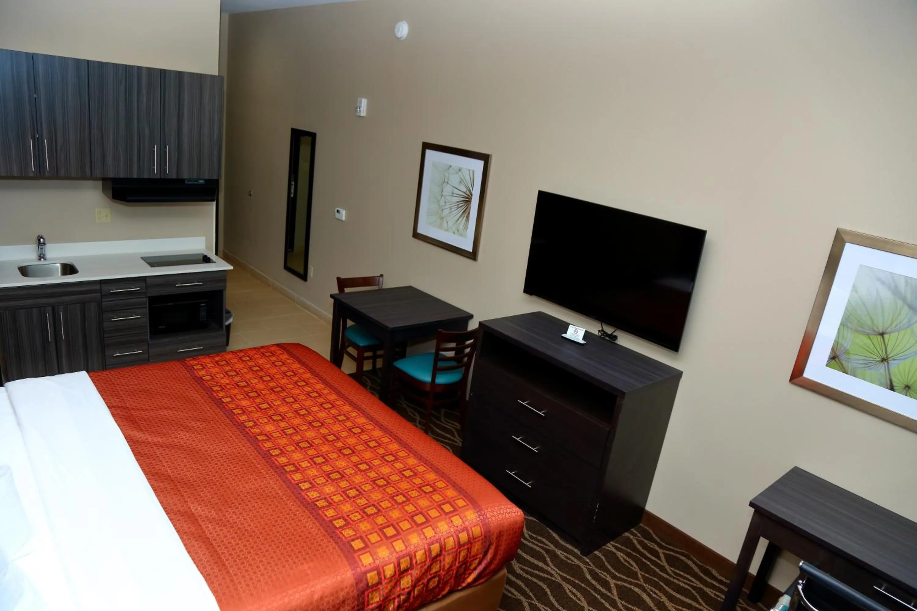 Bed in Americas Best Value Inn & Suites-Prairieville