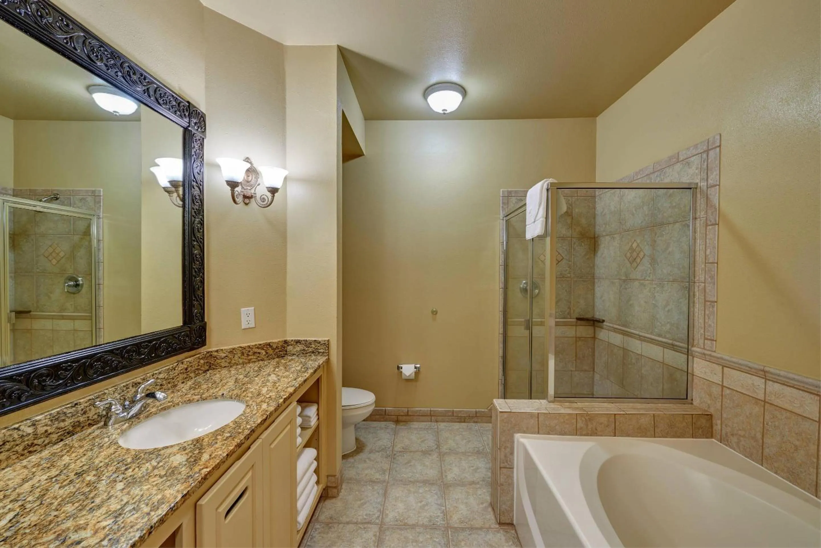 Bedroom in Radisson Hotel El Paso Airport