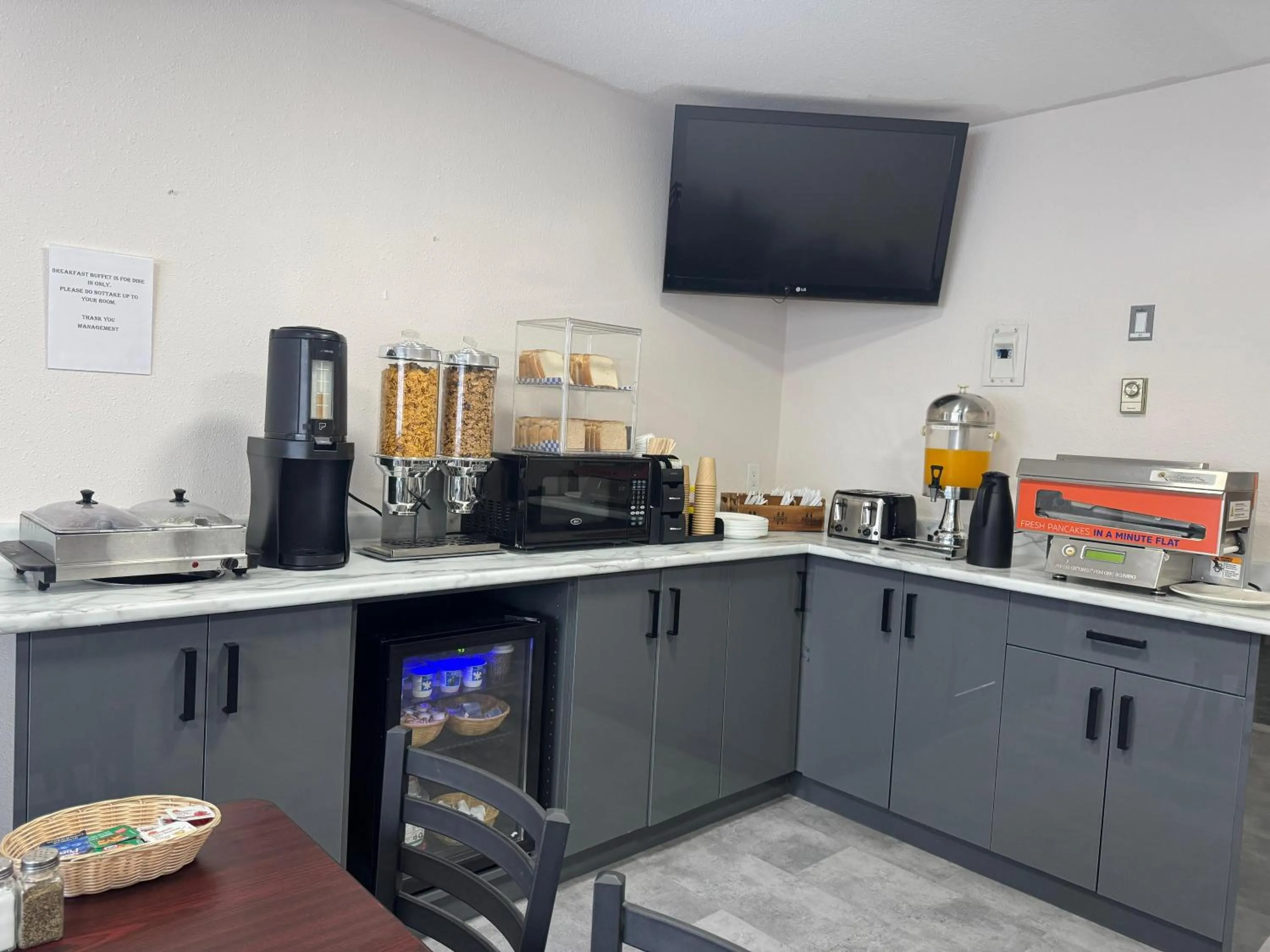 Breakfast in Howard Johnson by Wyndham Fort St. John