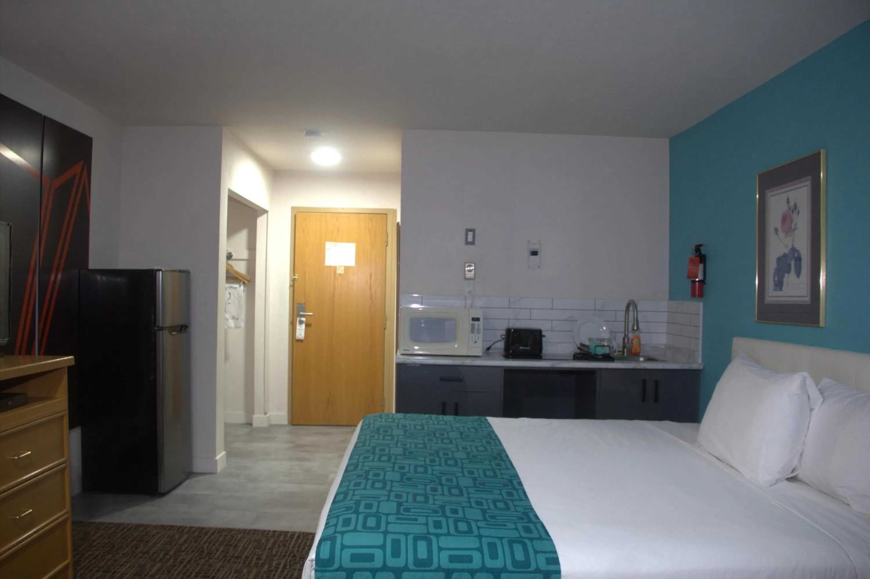 Breakfast, Bed in Howard Johnson by Wyndham Fort St. John