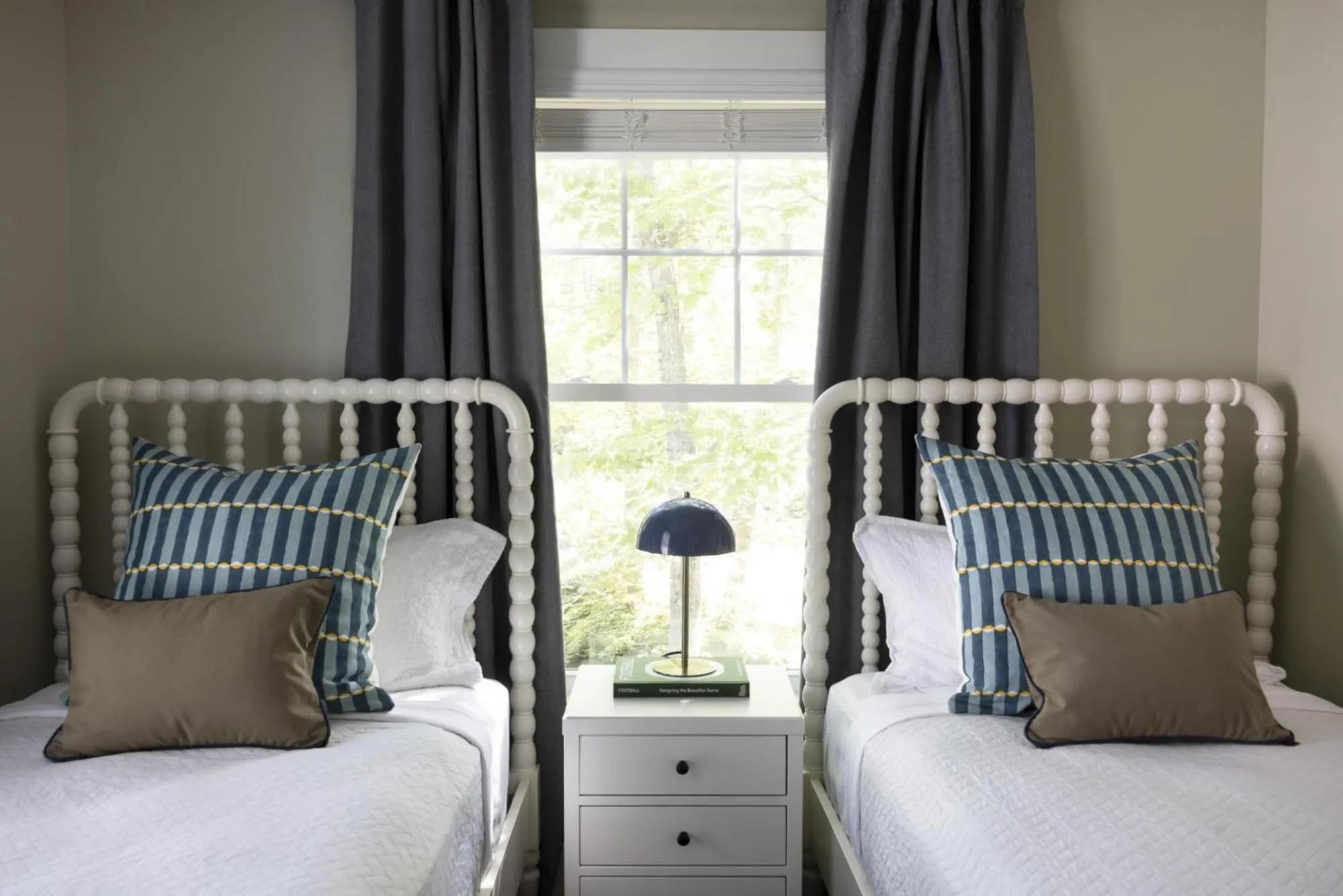 Photo of the whole room, Bed in The Lodge on the Cove