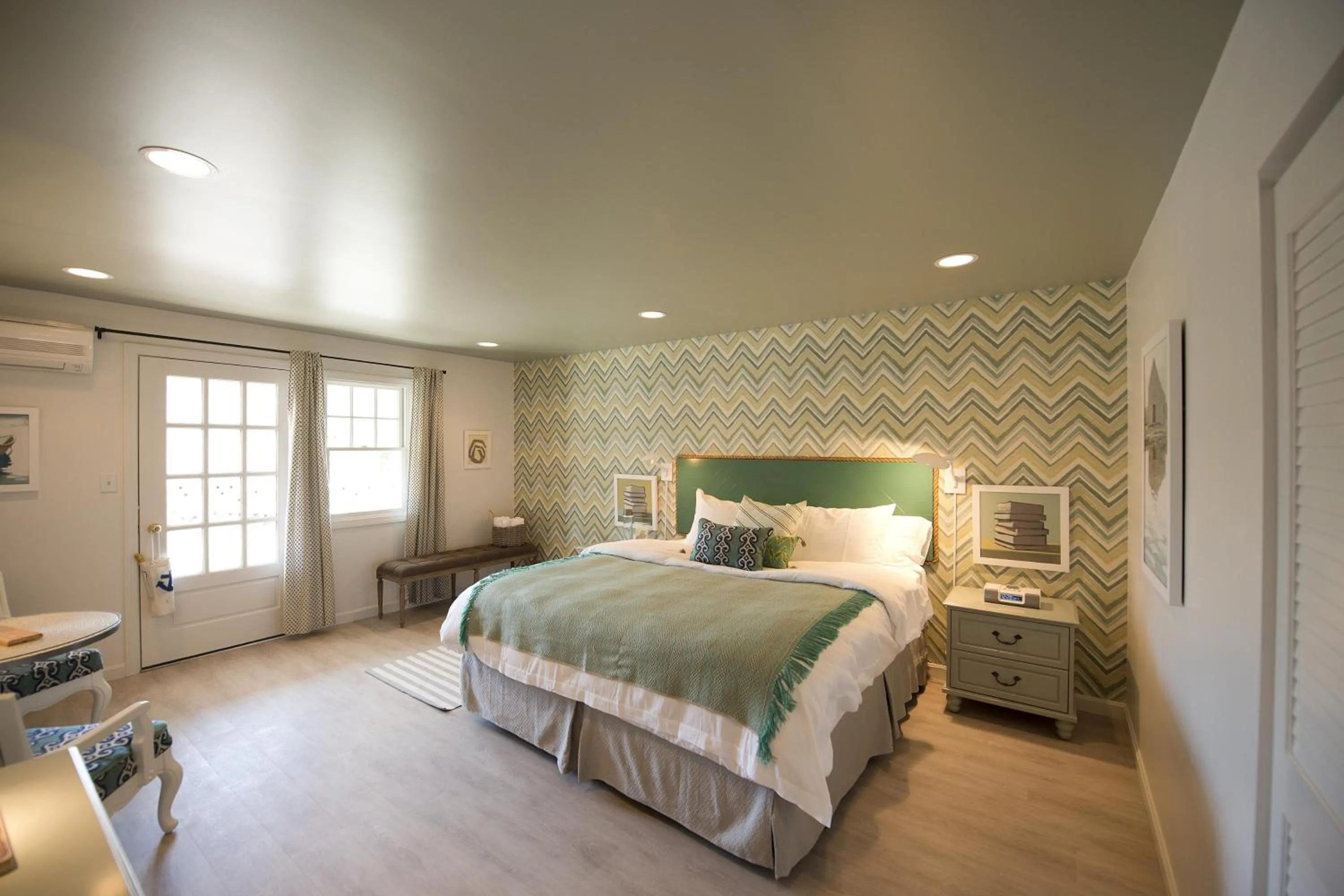 Bedroom, Bed in The Lodge on the Cove