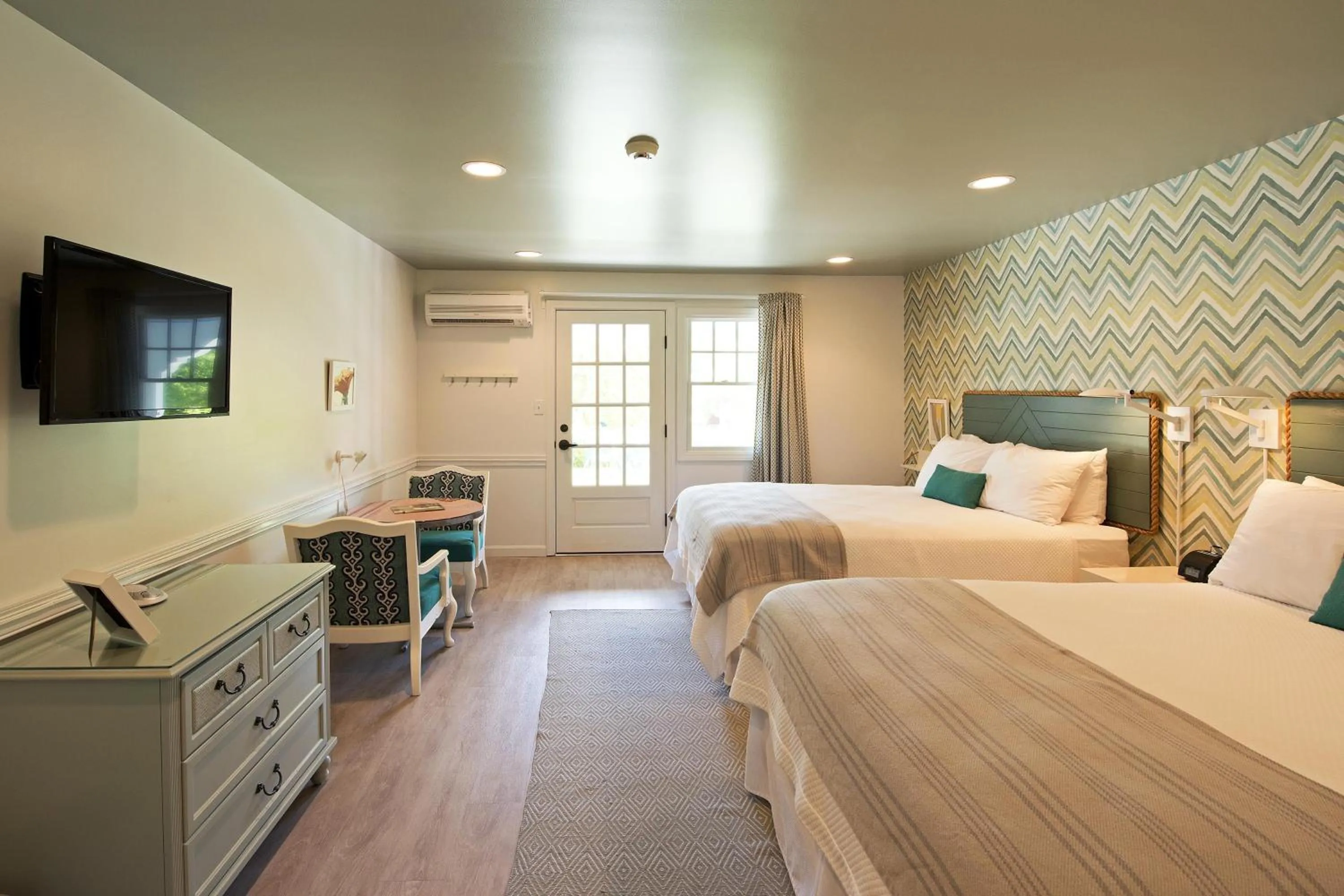 Bedroom, Bed in The Lodge on the Cove