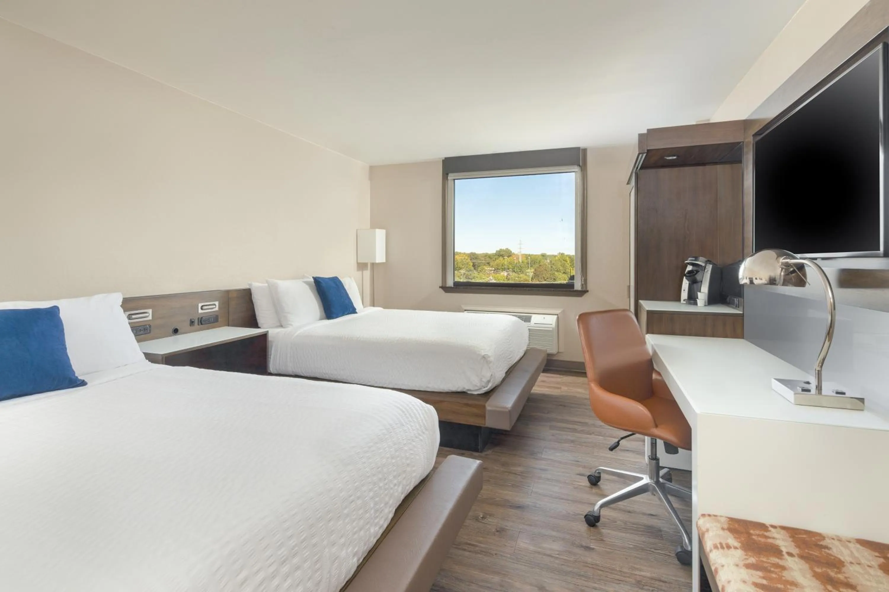 Bedroom, Bed in The Lodge at Duke Medical Center