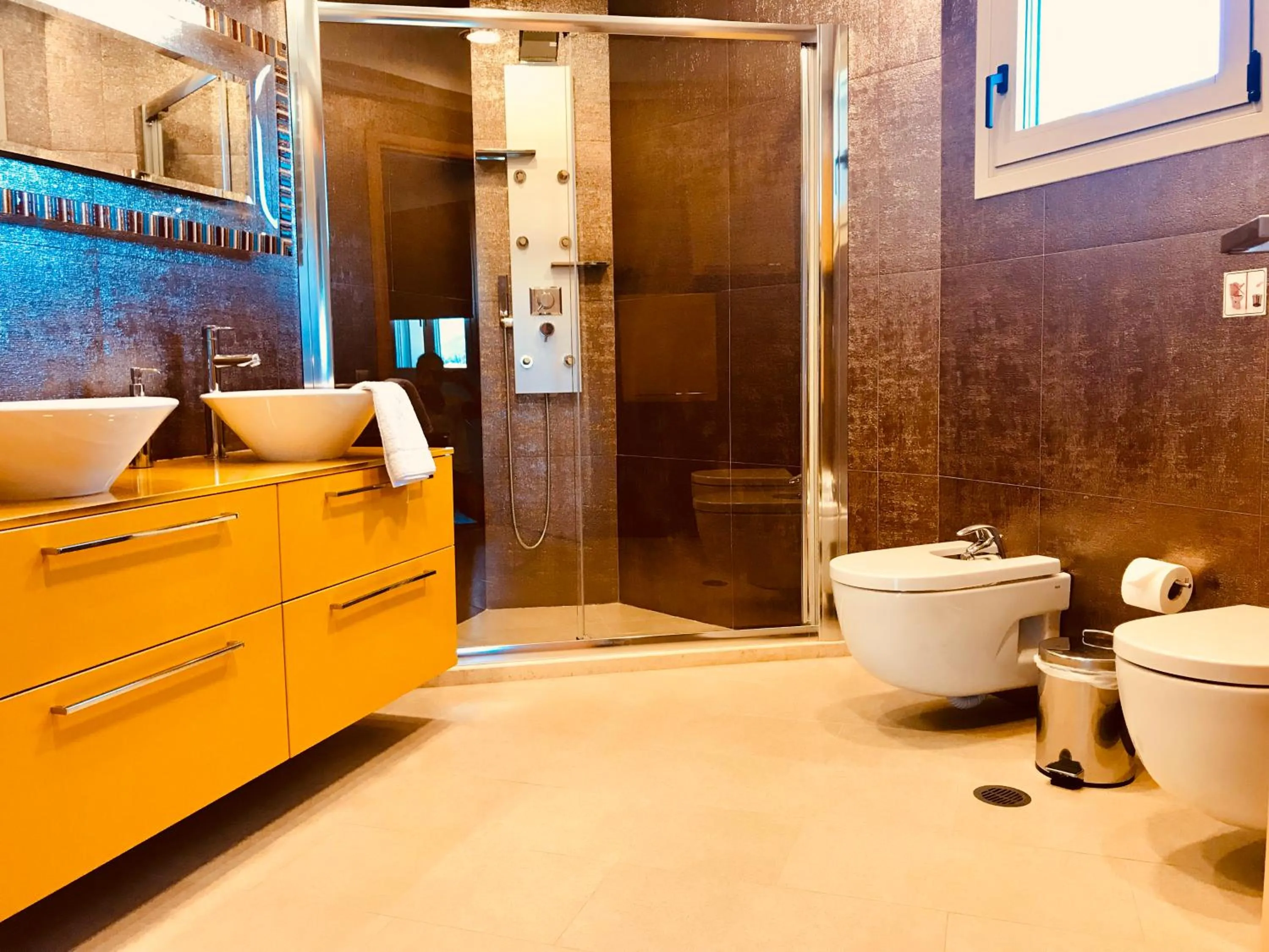 Shower in Villa Lydia