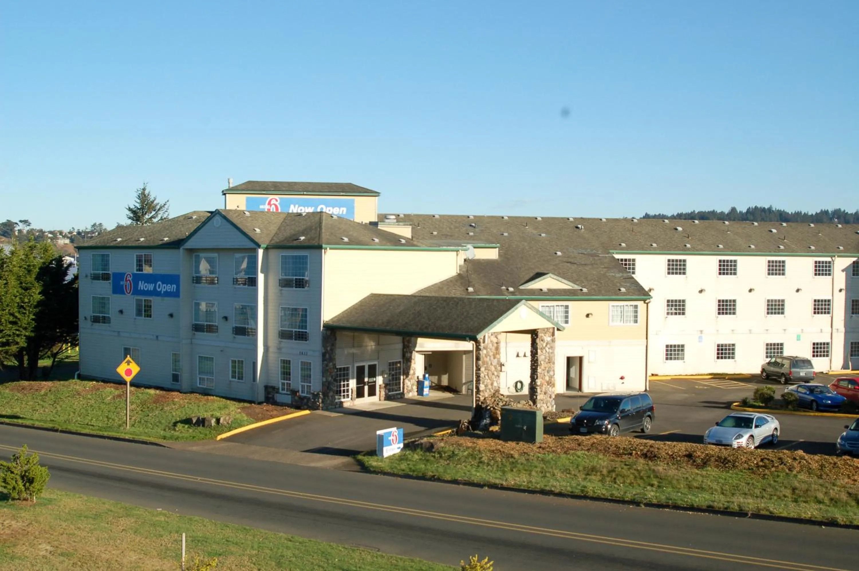 Facade/entrance in Motel 6-Newport, OR