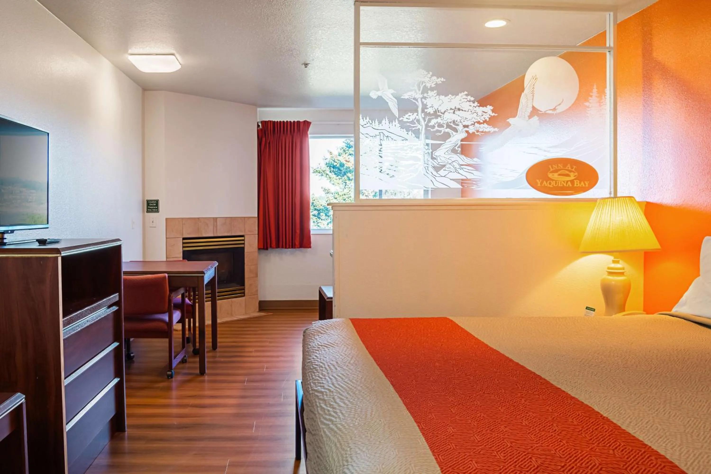 TV and multimedia, Bed in Motel 6-Newport, OR