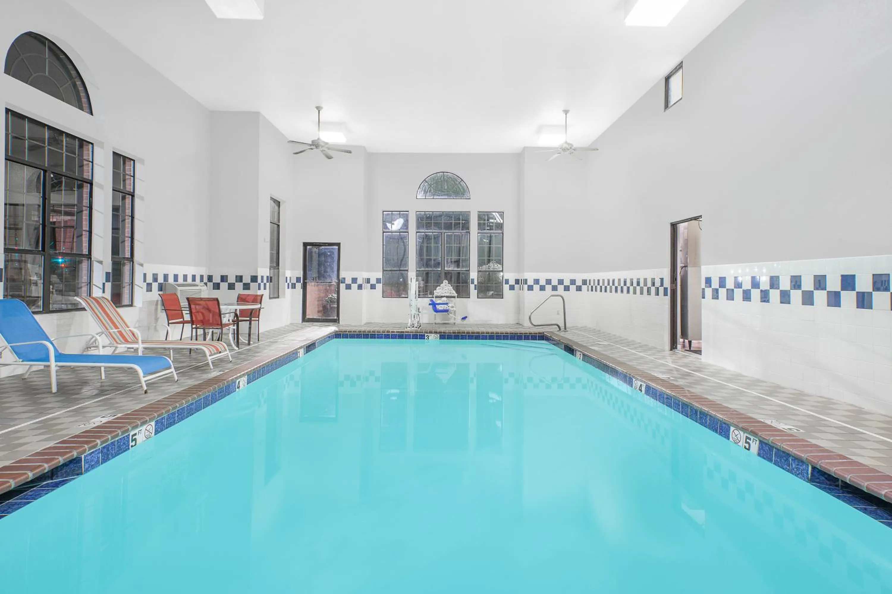 Swimming pool in Super 8 by Wyndham Lowell/Bentonville/Rogers Area