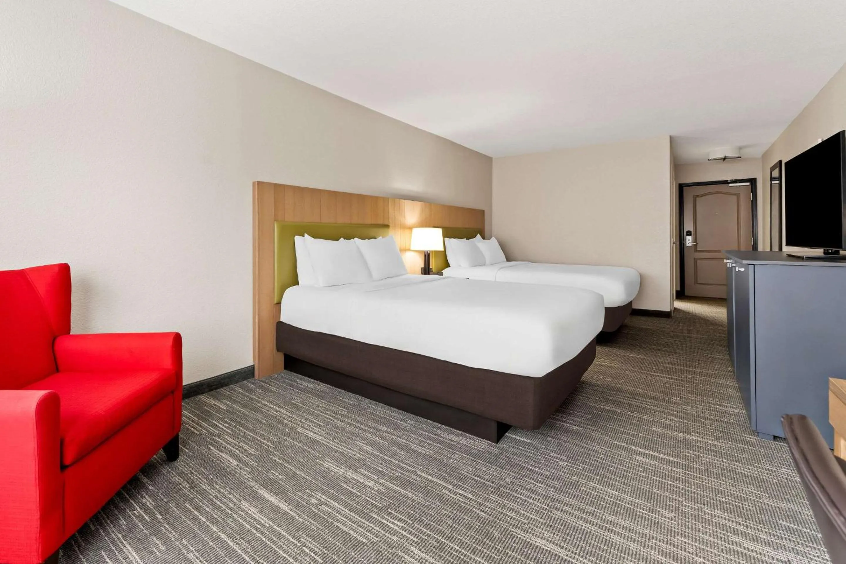 Bedroom, Bed in Country Inn & Suites by Radisson, Macon North, GA