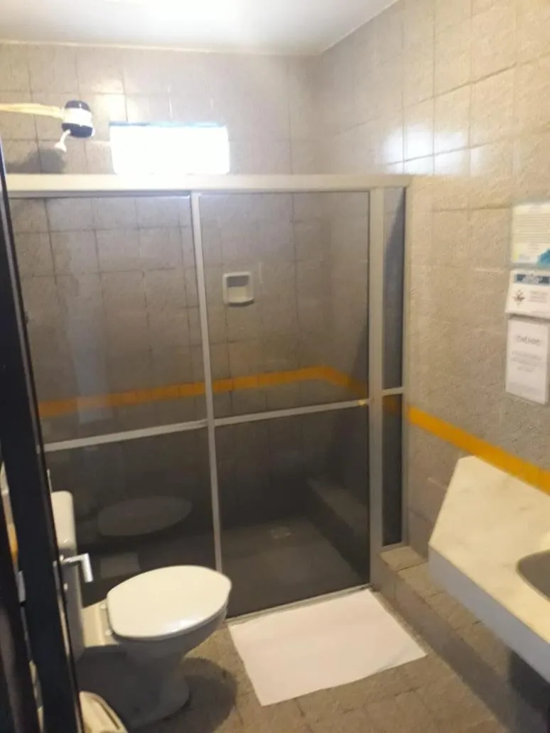 Toilet in Hotel Tubarão