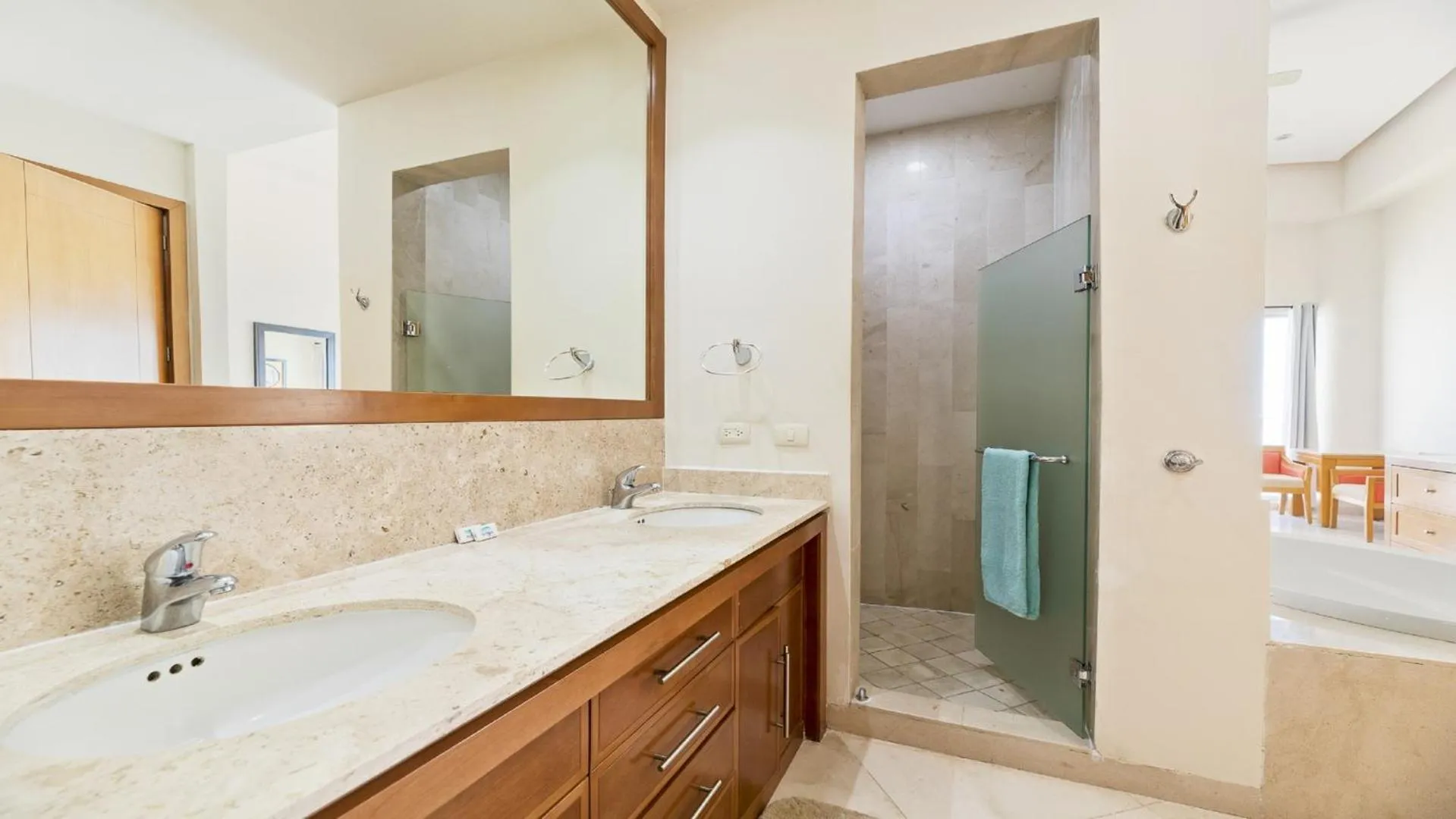 Shower in Luna Blanca Penthouse by Kivoya