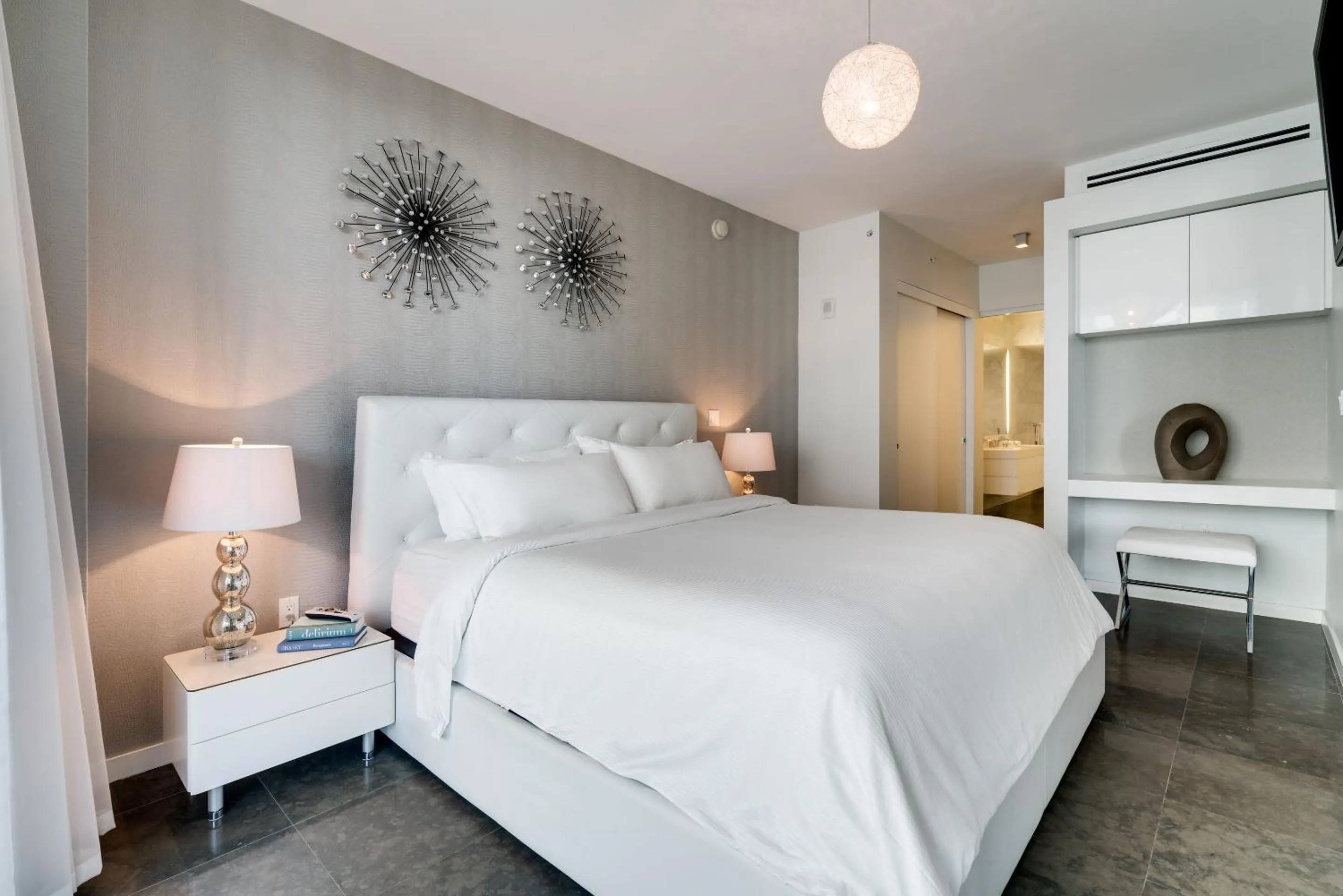 Photo of the whole room, Bed in Boulan South Beach