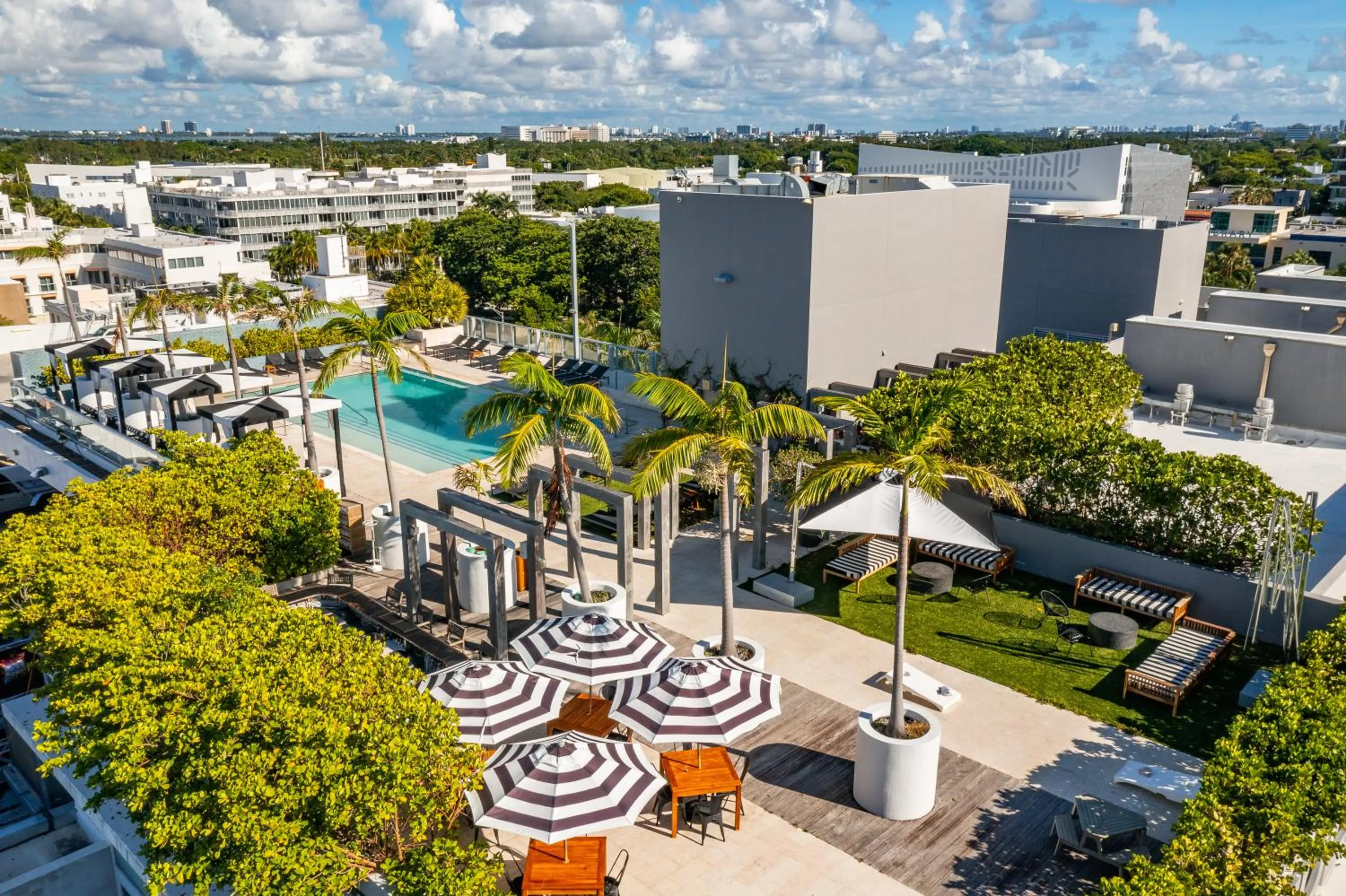 Swimming pool in Boulan South Beach