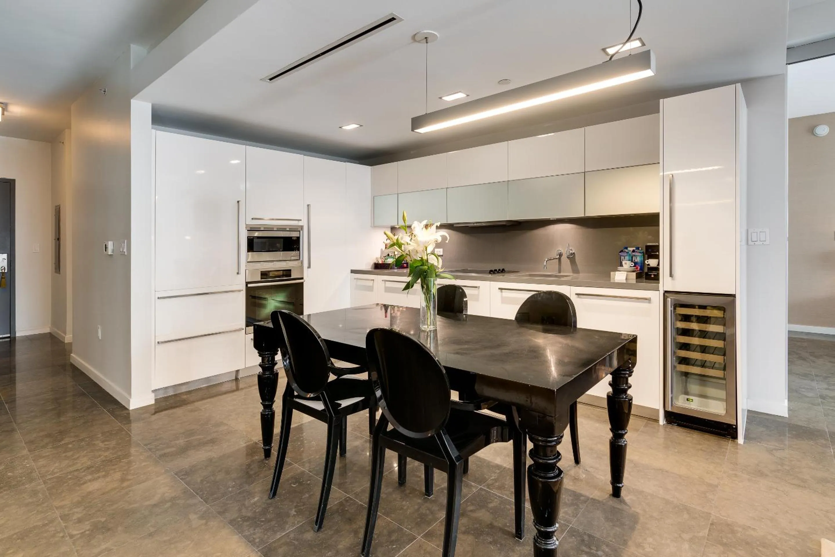 Dining area in Boulan South Beach