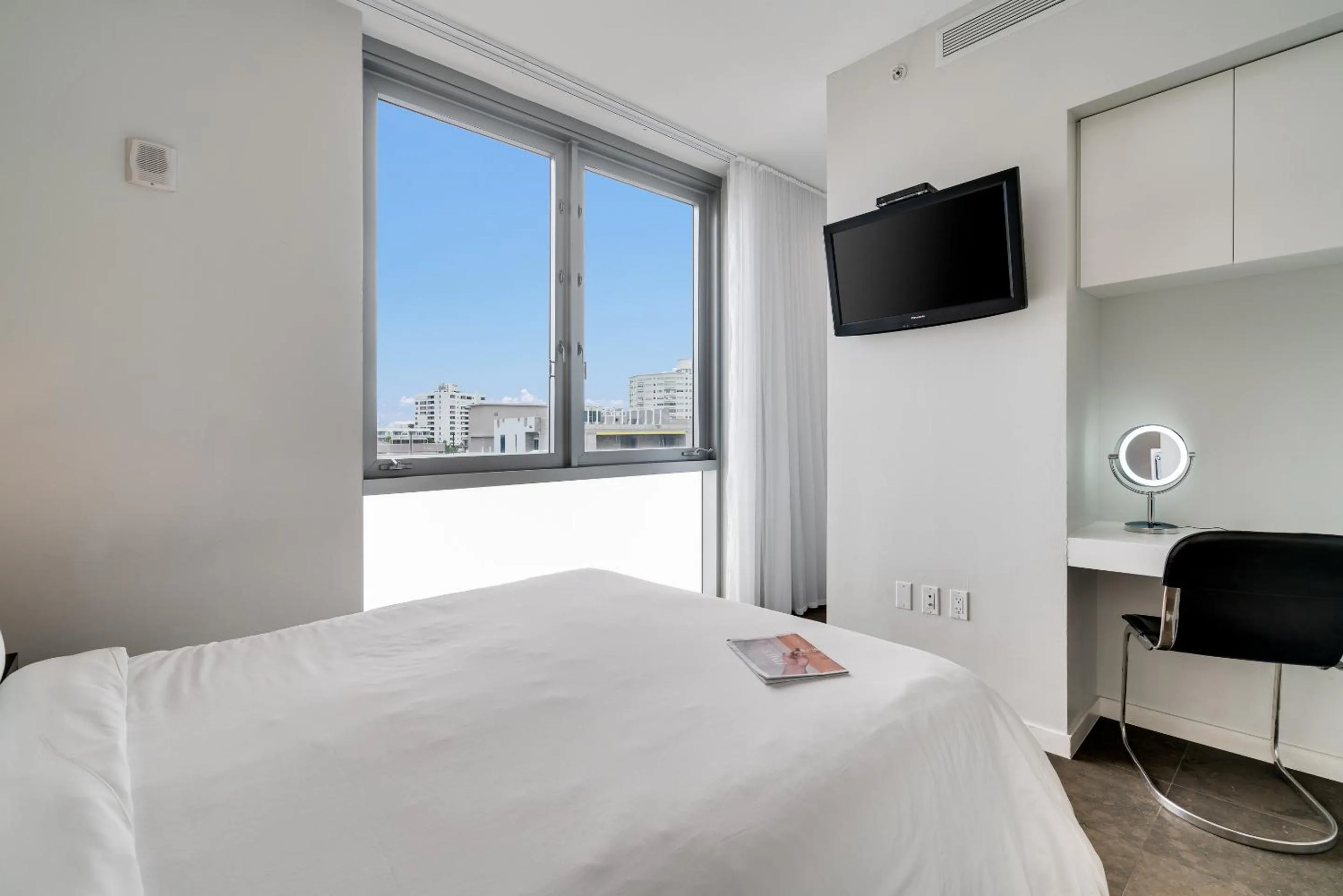 Bedroom, Bed in Boulan South Beach