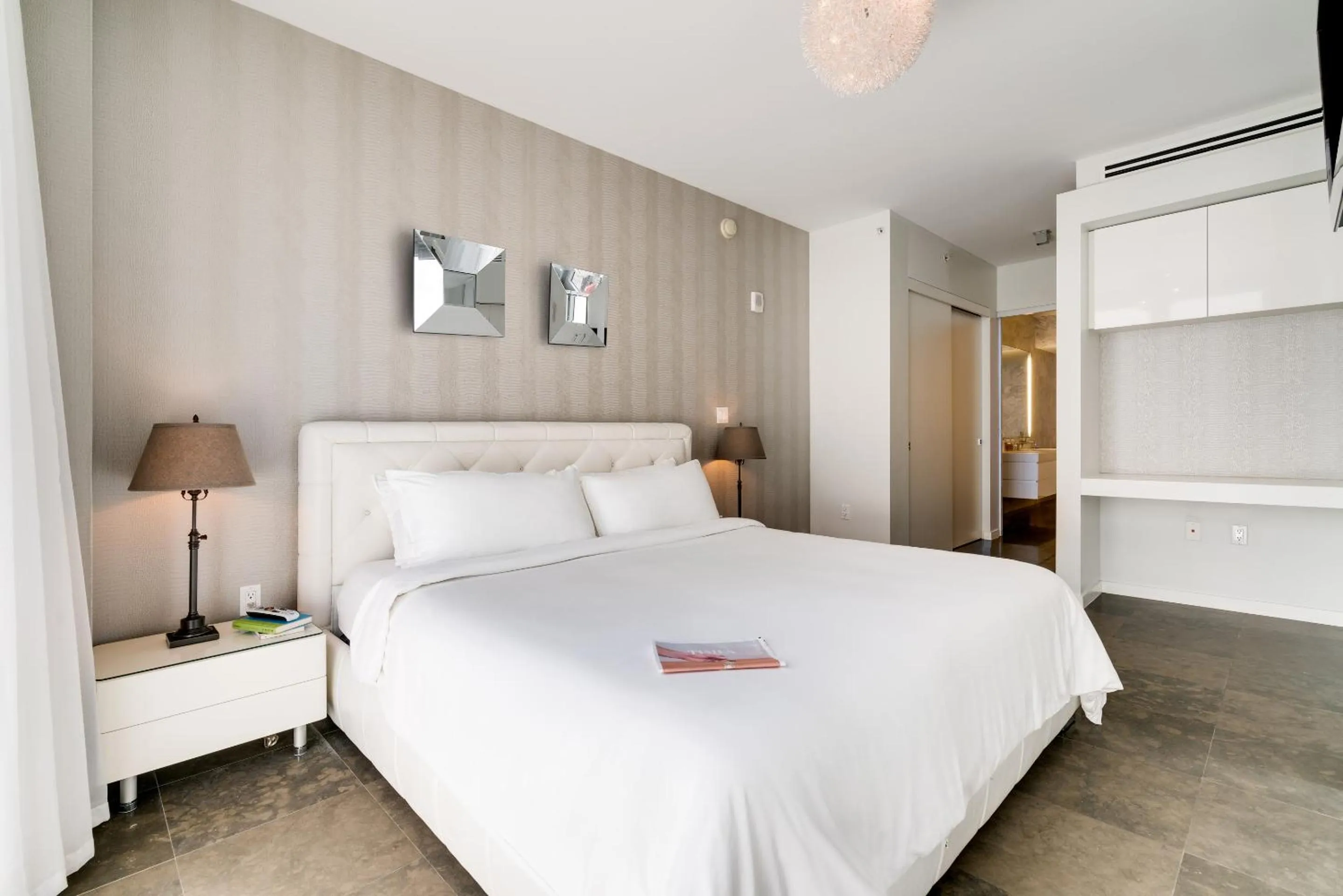 Bed in Boulan South Beach