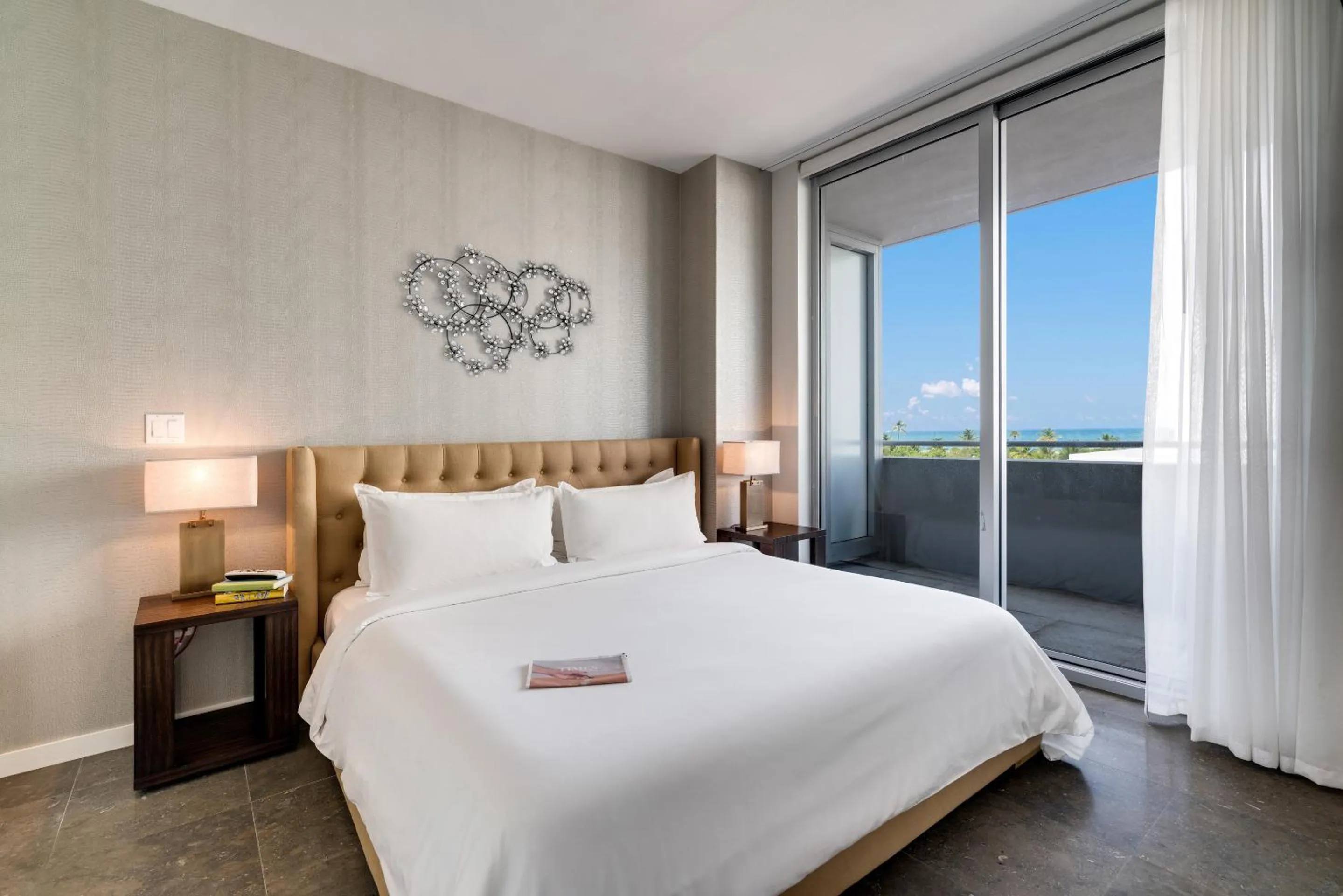 Bed in Boulan South Beach