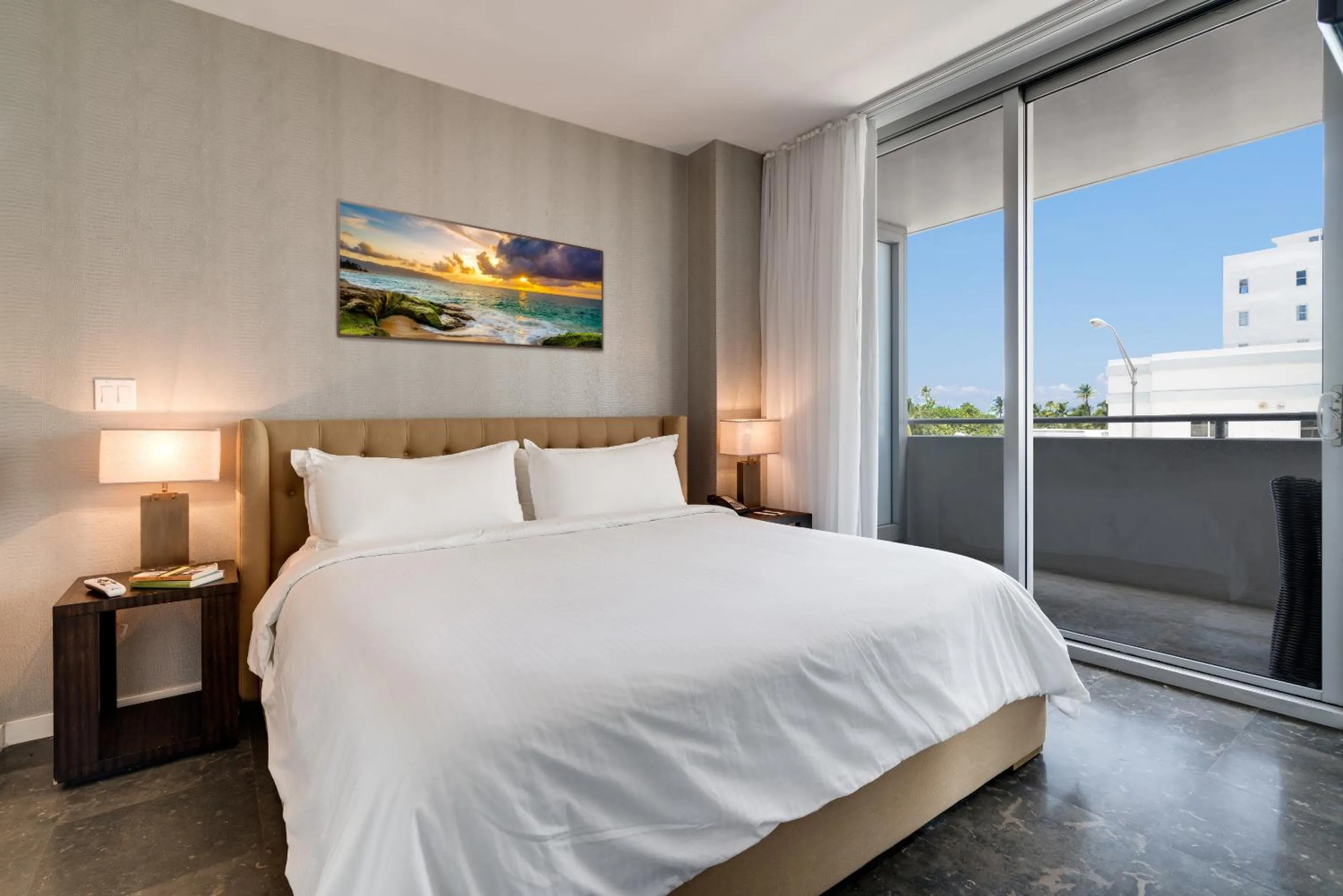 Photo of the whole room, Bed in Boulan South Beach