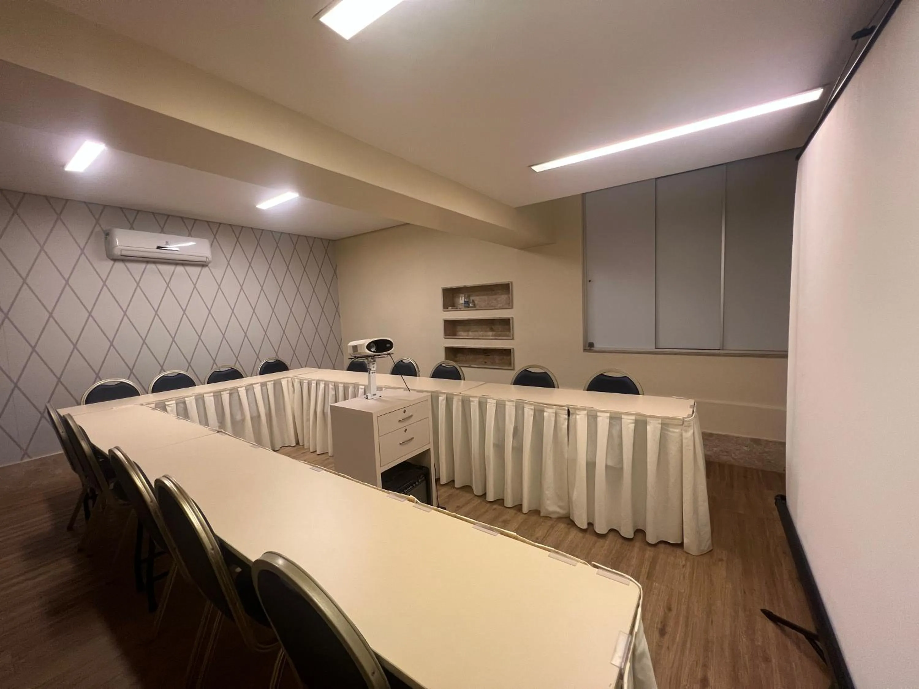 Meeting/conference room in Indaiá Park Hotel