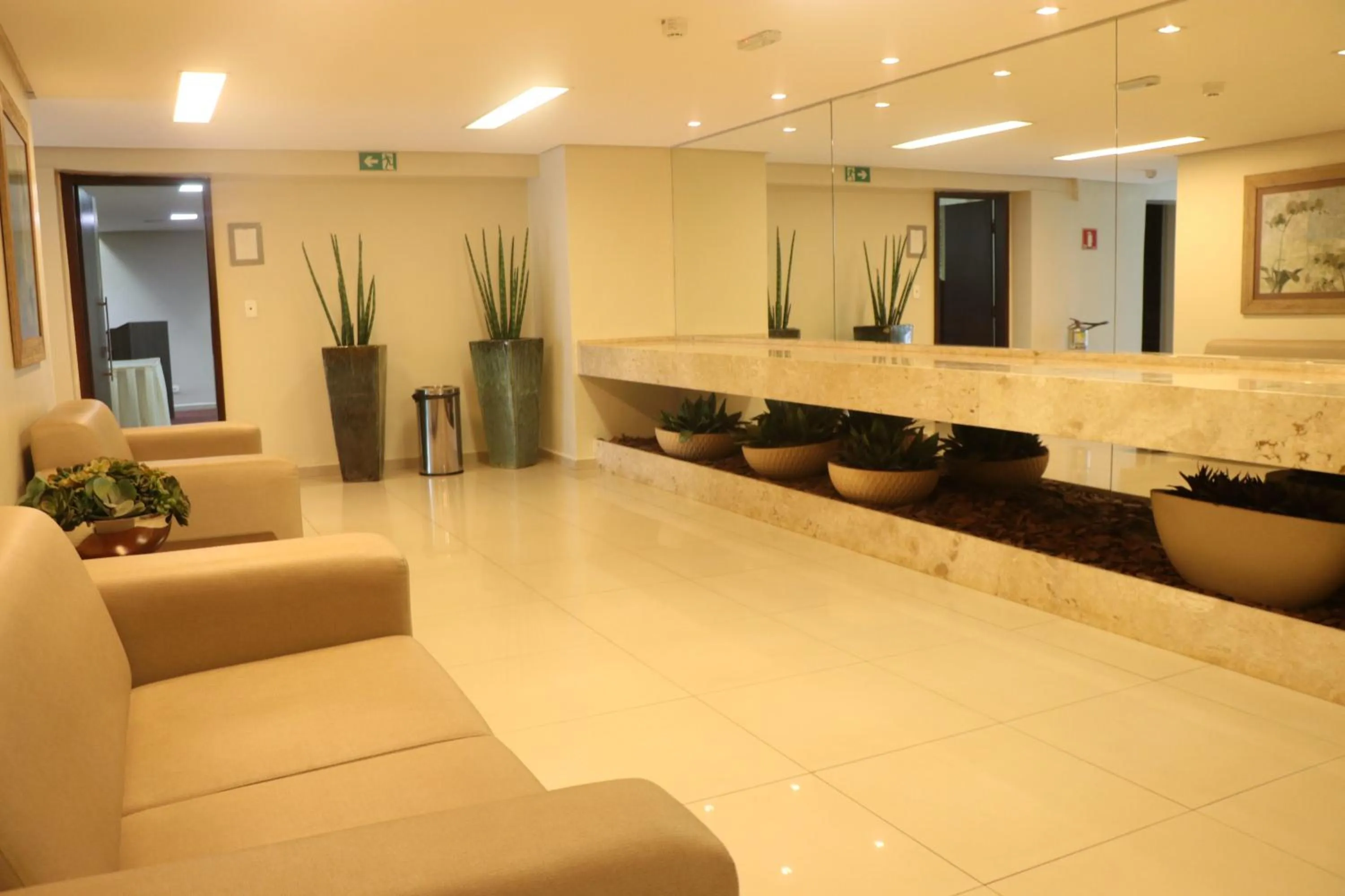 Seating area in Indaiá Park Hotel