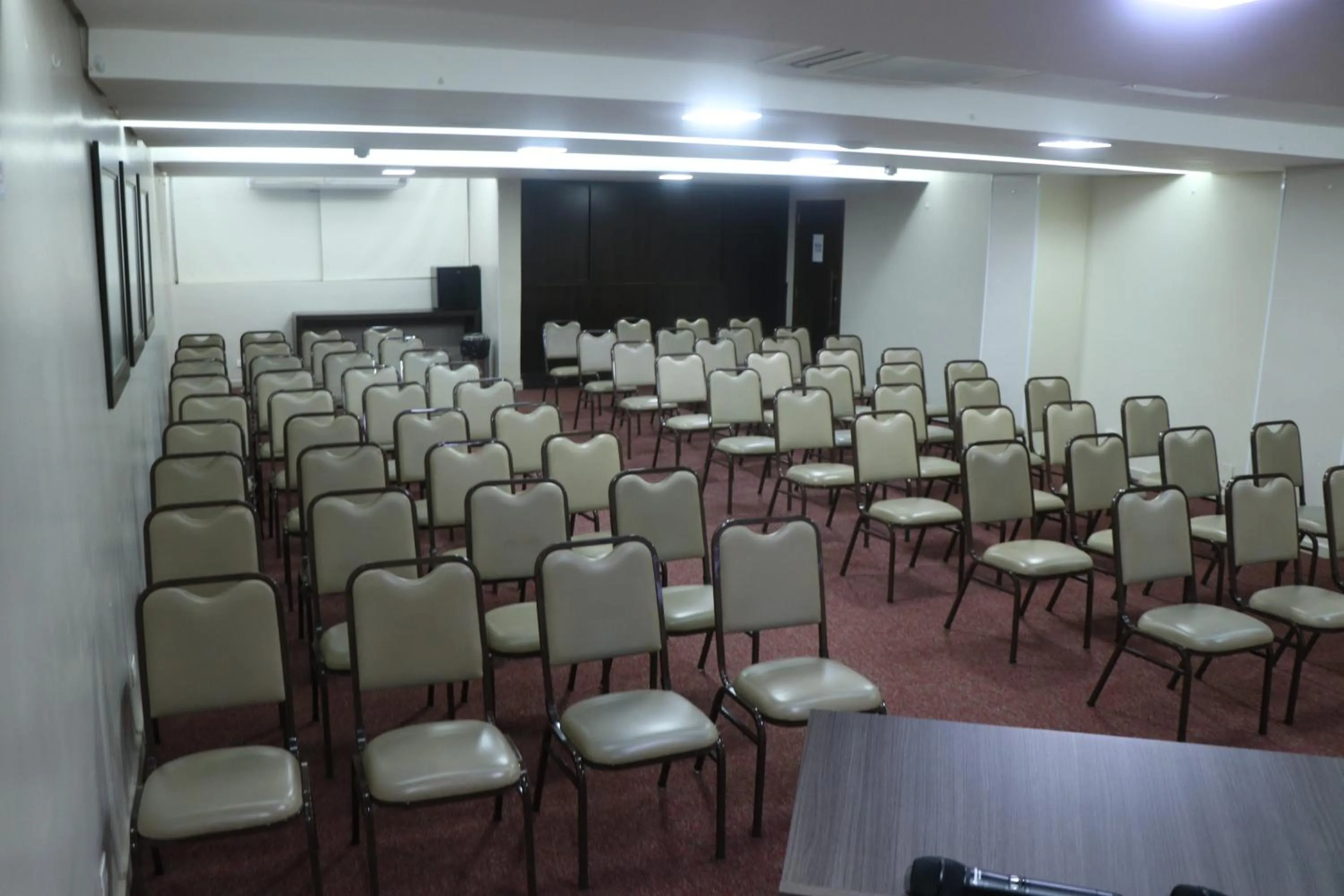 Meeting/conference room in Indaiá Park Hotel