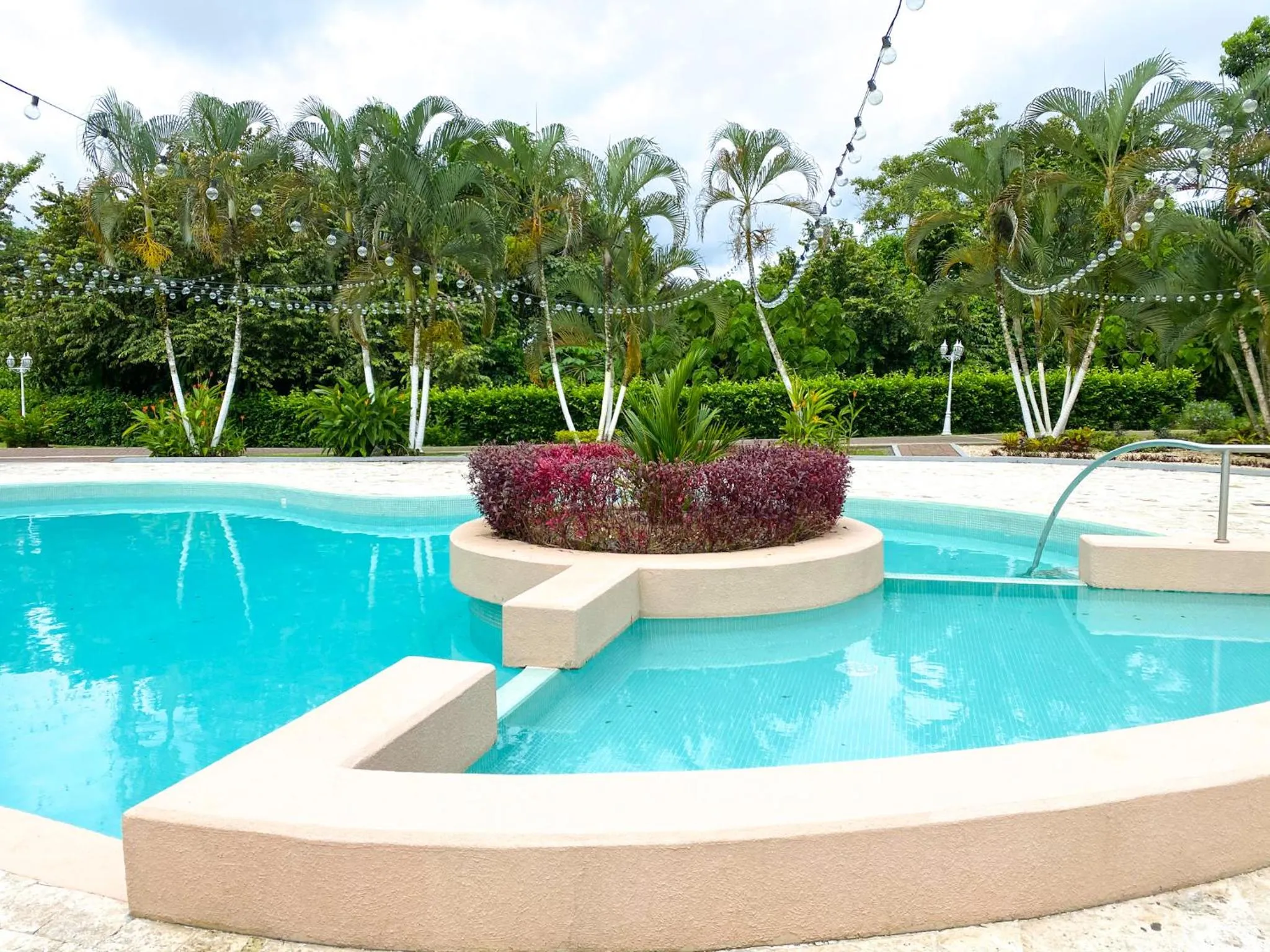 Swimming pool in Summit Rainforest Golf Resort & All Inclusive