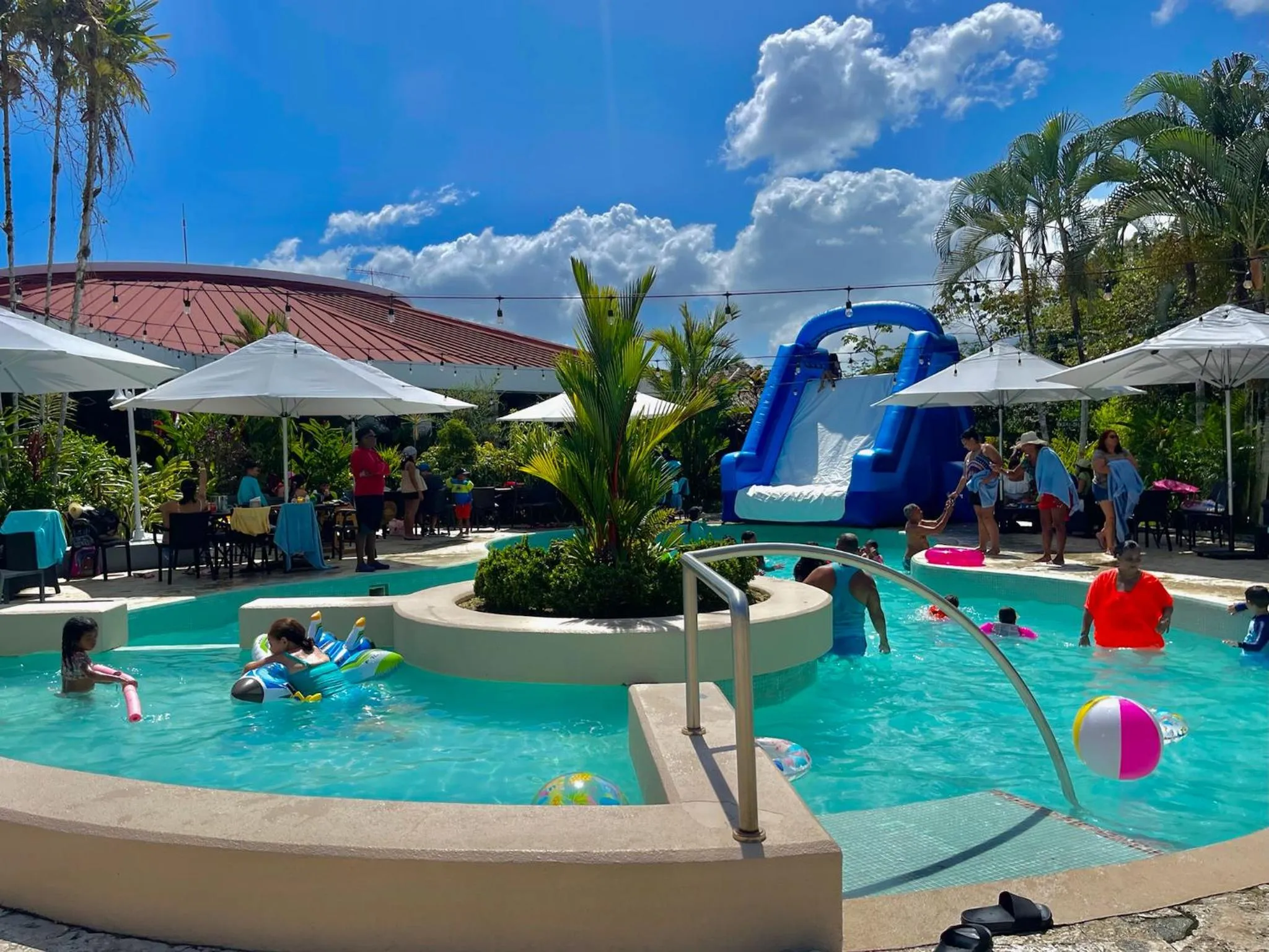 Swimming pool in Summit Rainforest Golf Resort & All Inclusive