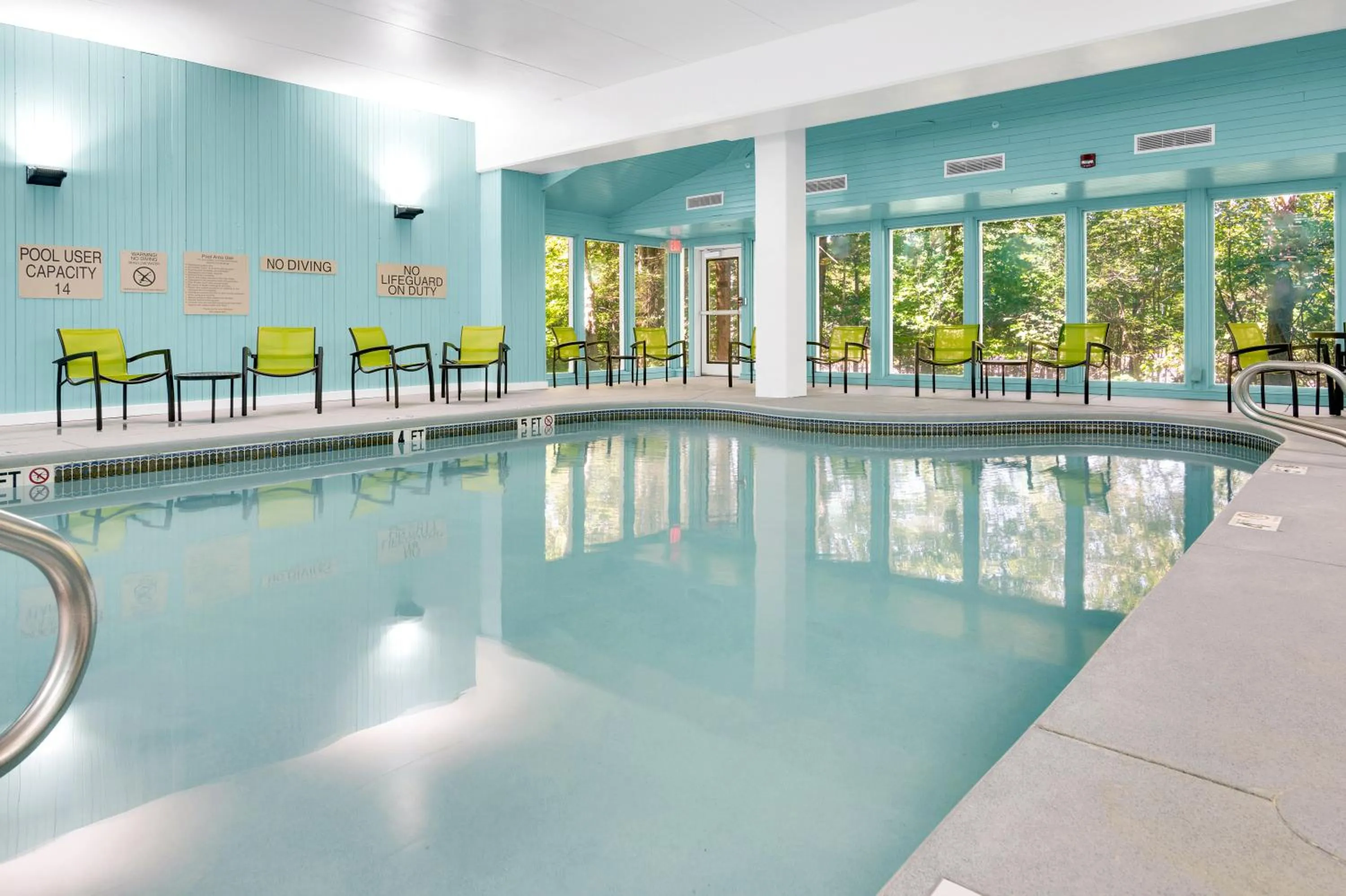 Swimming pool in SpringHill Suites by Marriott Freeport Brunswick