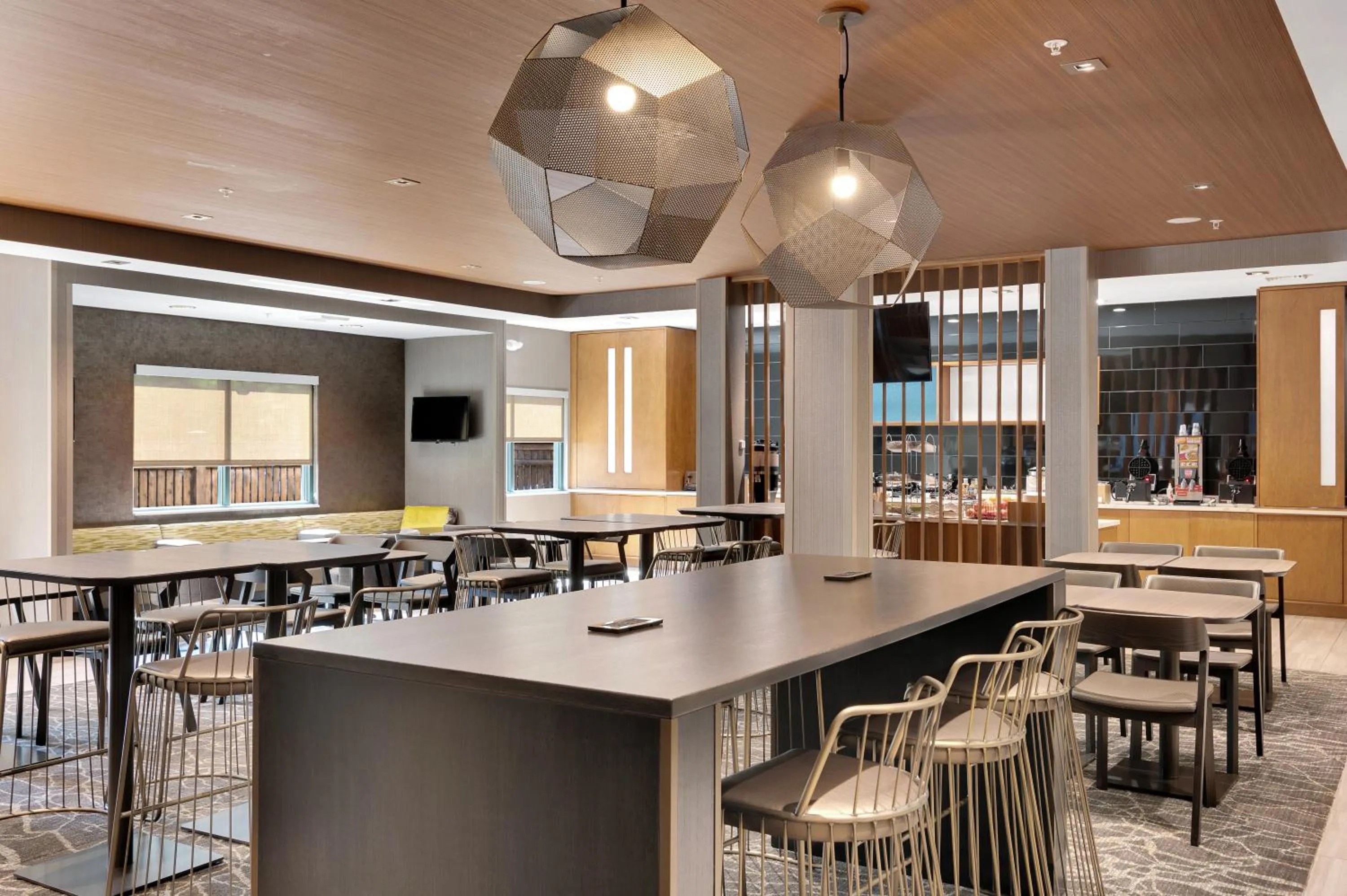 Restaurant/places to eat in SpringHill Suites by Marriott Freeport Brunswick