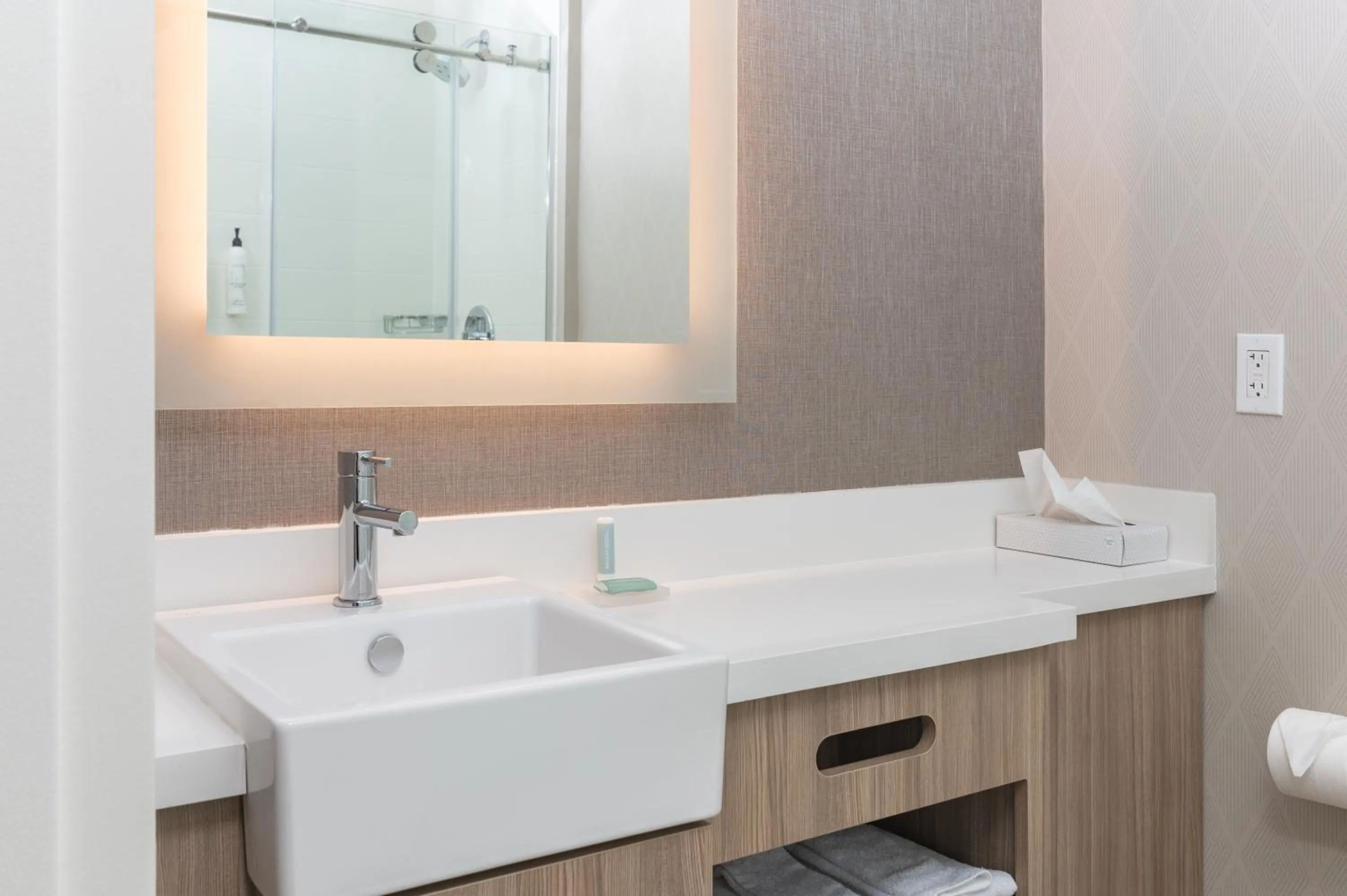 Bathroom in SpringHill Suites by Marriott Freeport Brunswick