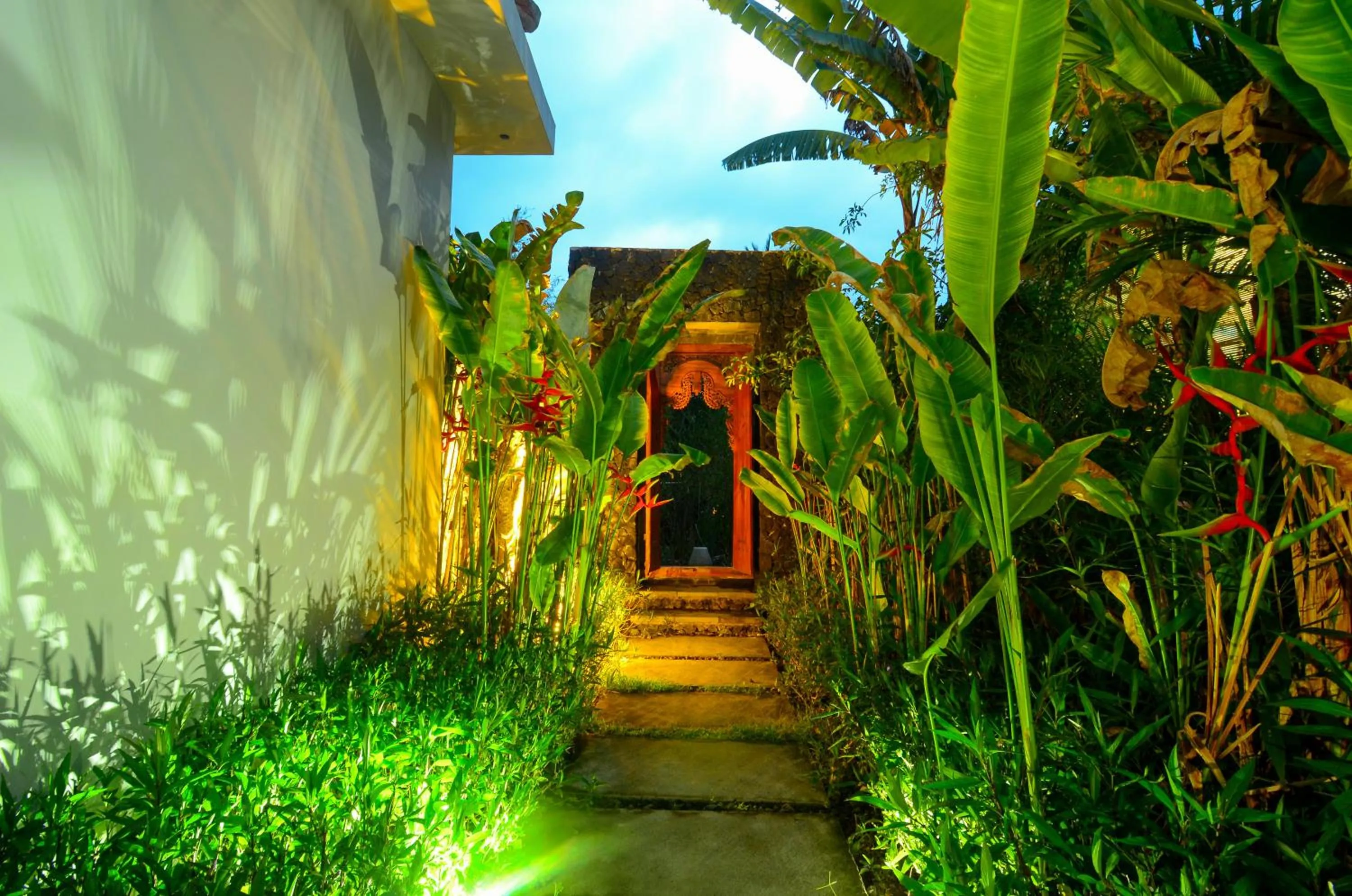 Facade/entrance in Bintang House