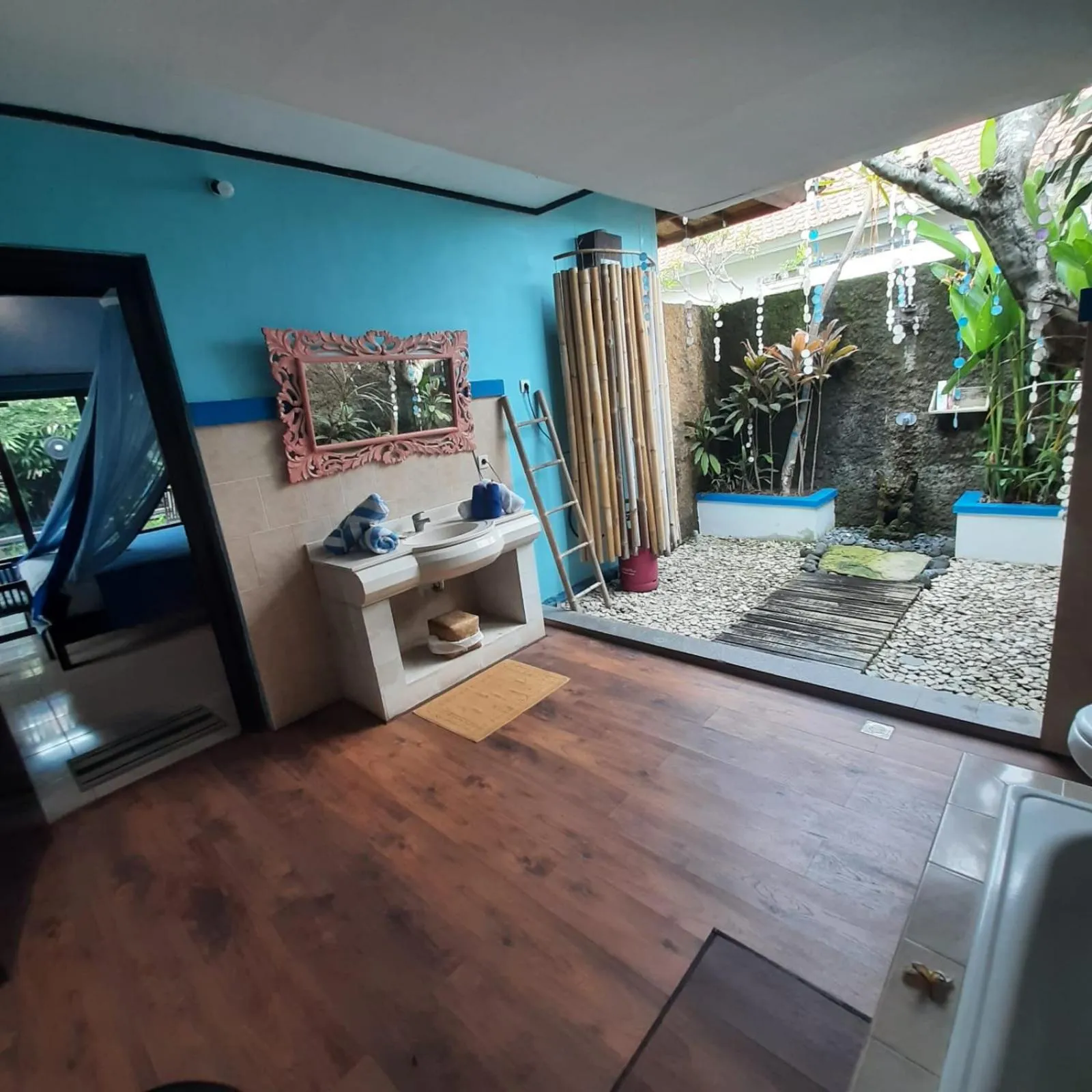 Shower in Villa Shantitara Bungalows