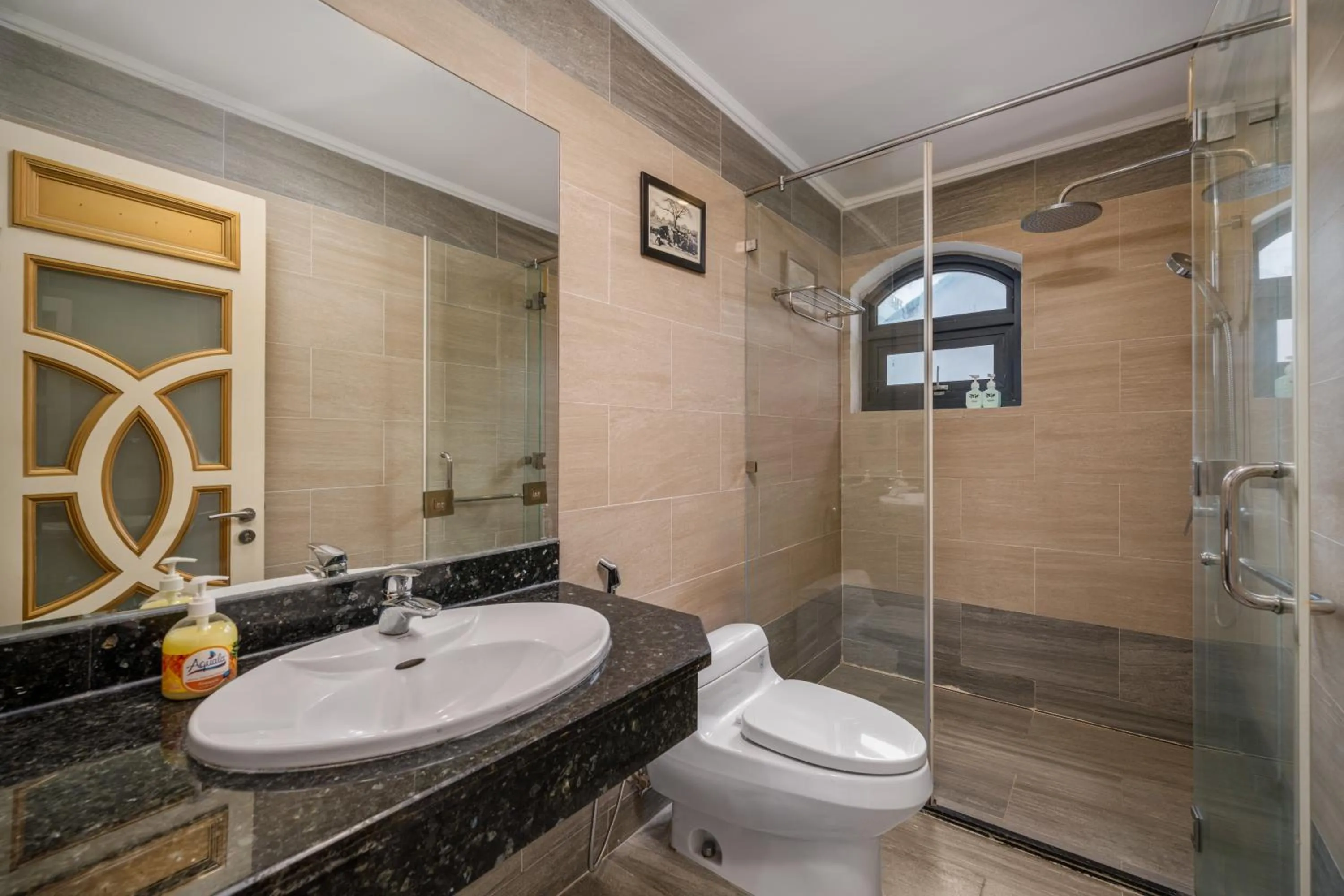 Toilet in Rung Huong Apartment