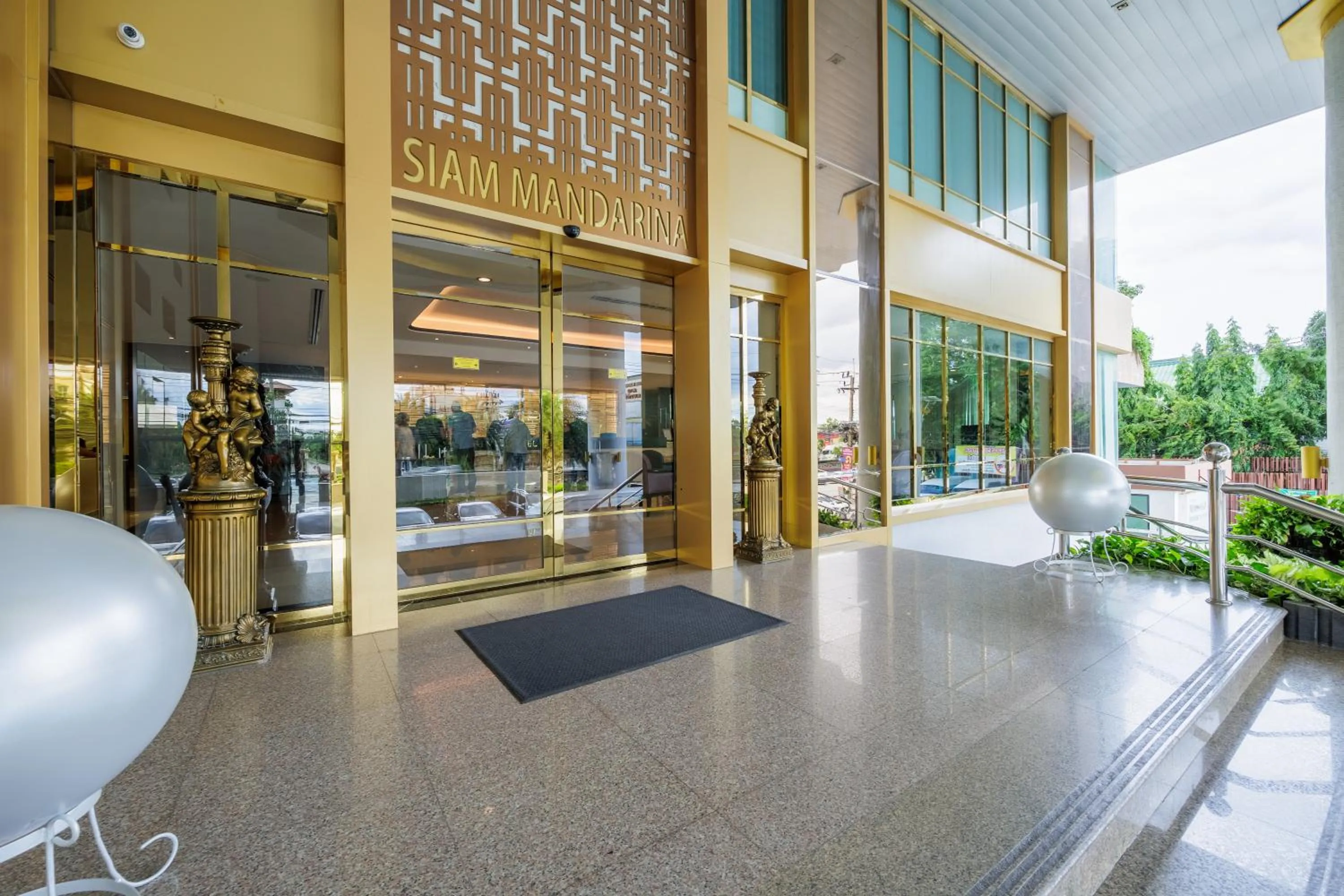 Facade/entrance in Siam Mandarina Hotel - Free BKK Airport Shuttle