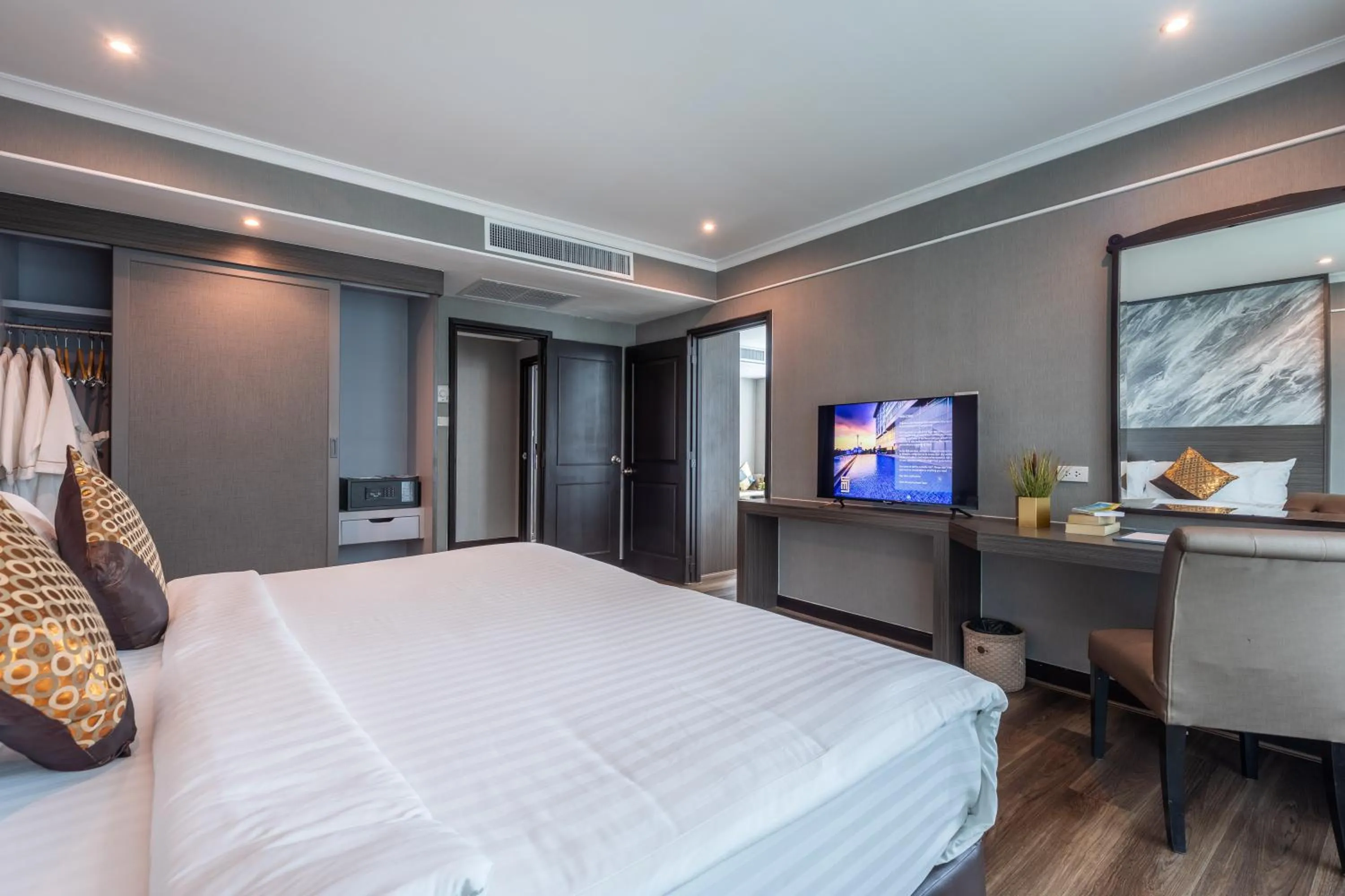 TV and multimedia, Bed in Siam Mandarina Hotel - Free BKK Airport Shuttle