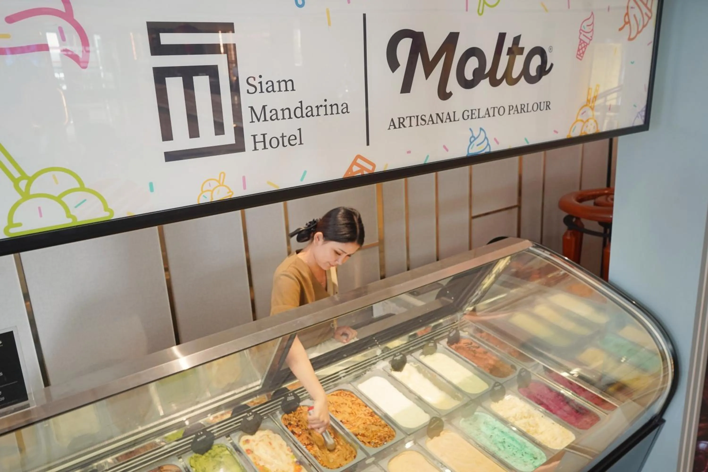 Restaurant/places to eat in Siam Mandarina Hotel - Free BKK Airport Shuttle