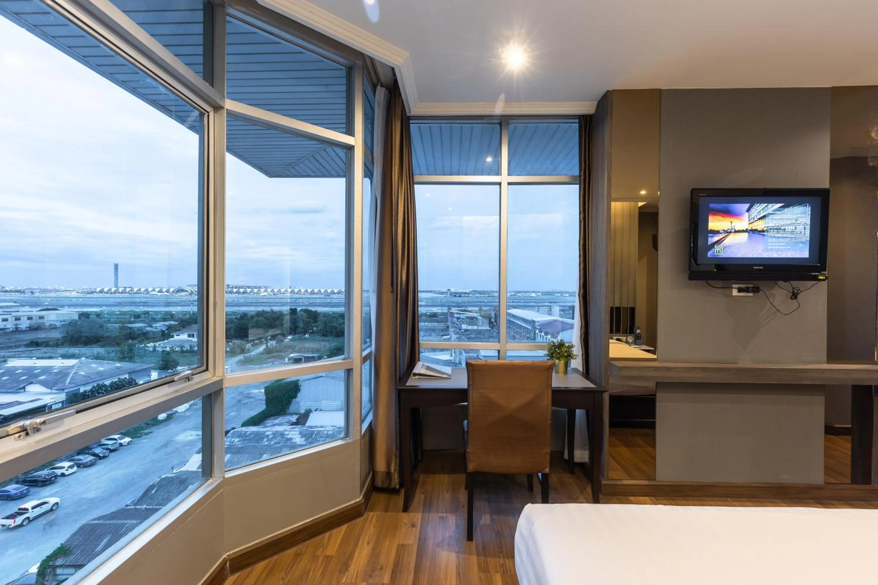 View (from property/room), Bed in Siam Mandarina Hotel - Free BKK Airport Shuttle