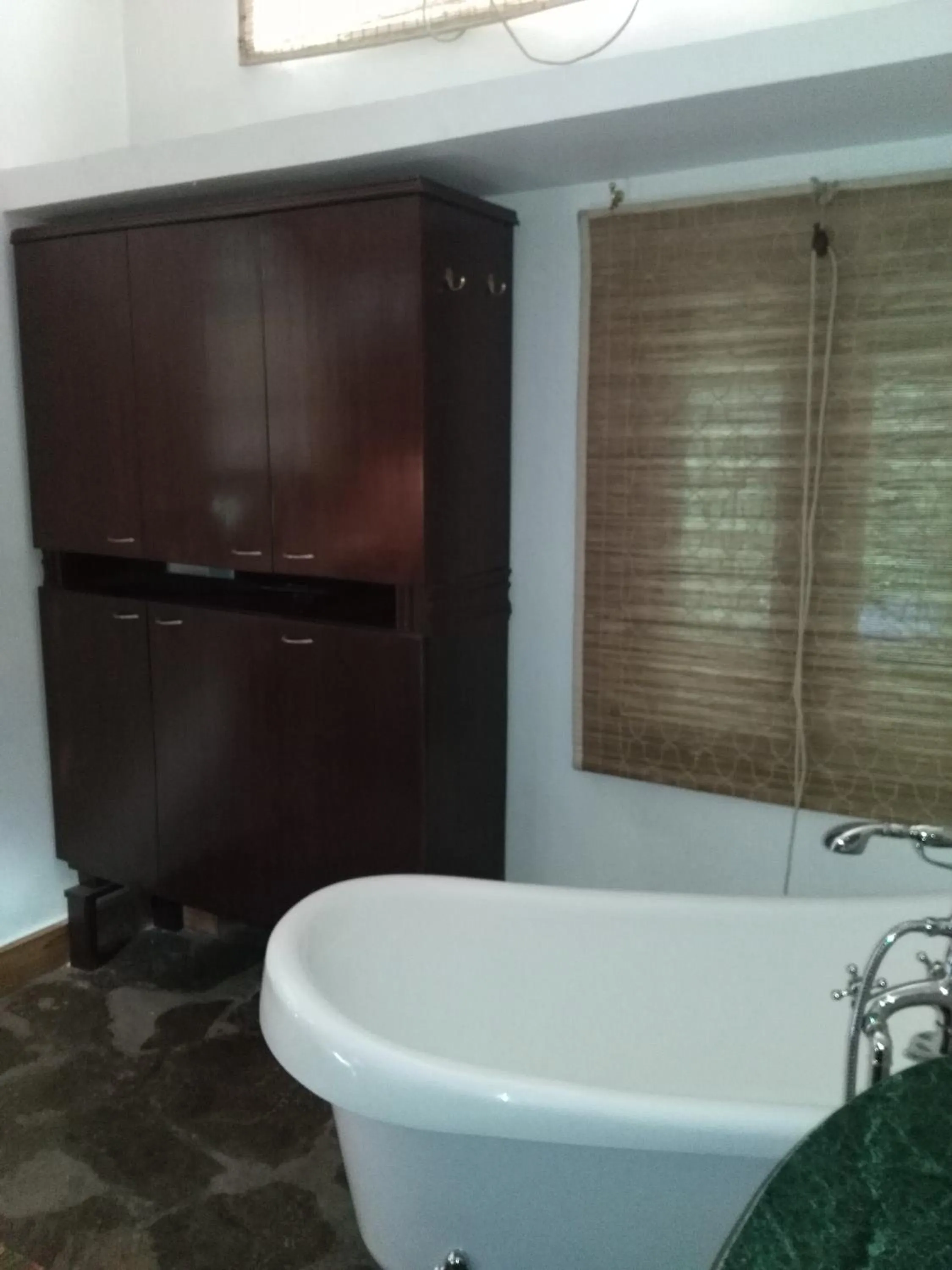 Bathroom in Samira's Birds & Butterflies Park-Spashram Ganga Beach Retreat