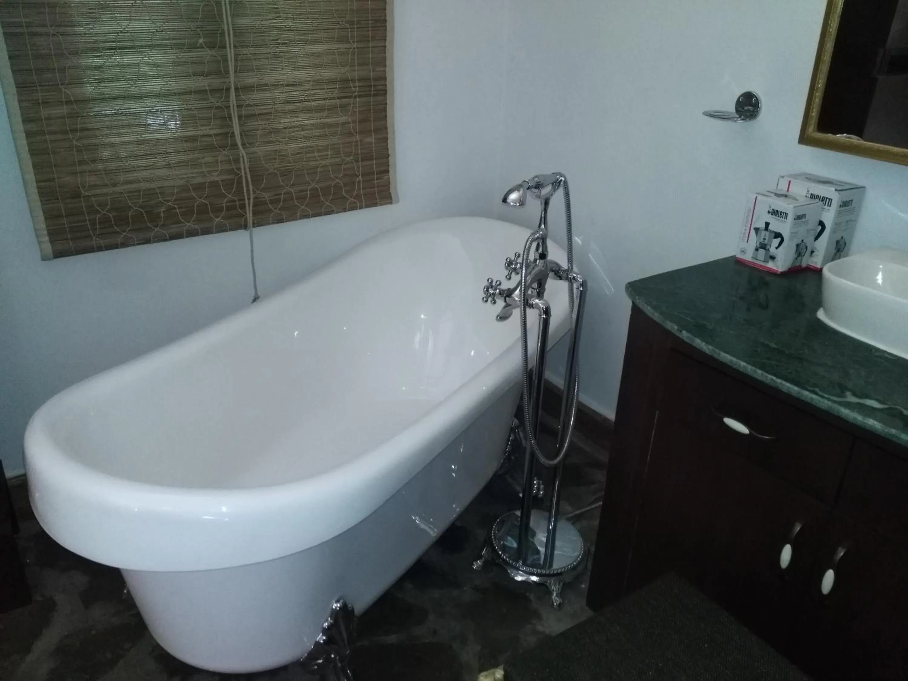 Bathroom in Samira's Birds & Butterflies Park-Spashram Ganga Beach Retreat