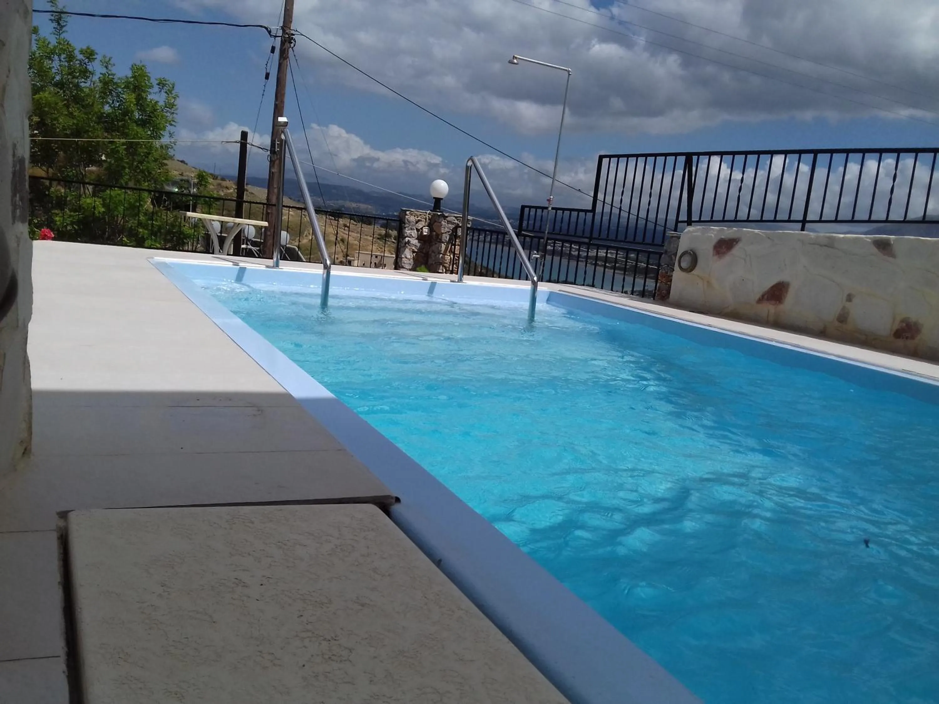 Swimming pool in Irida