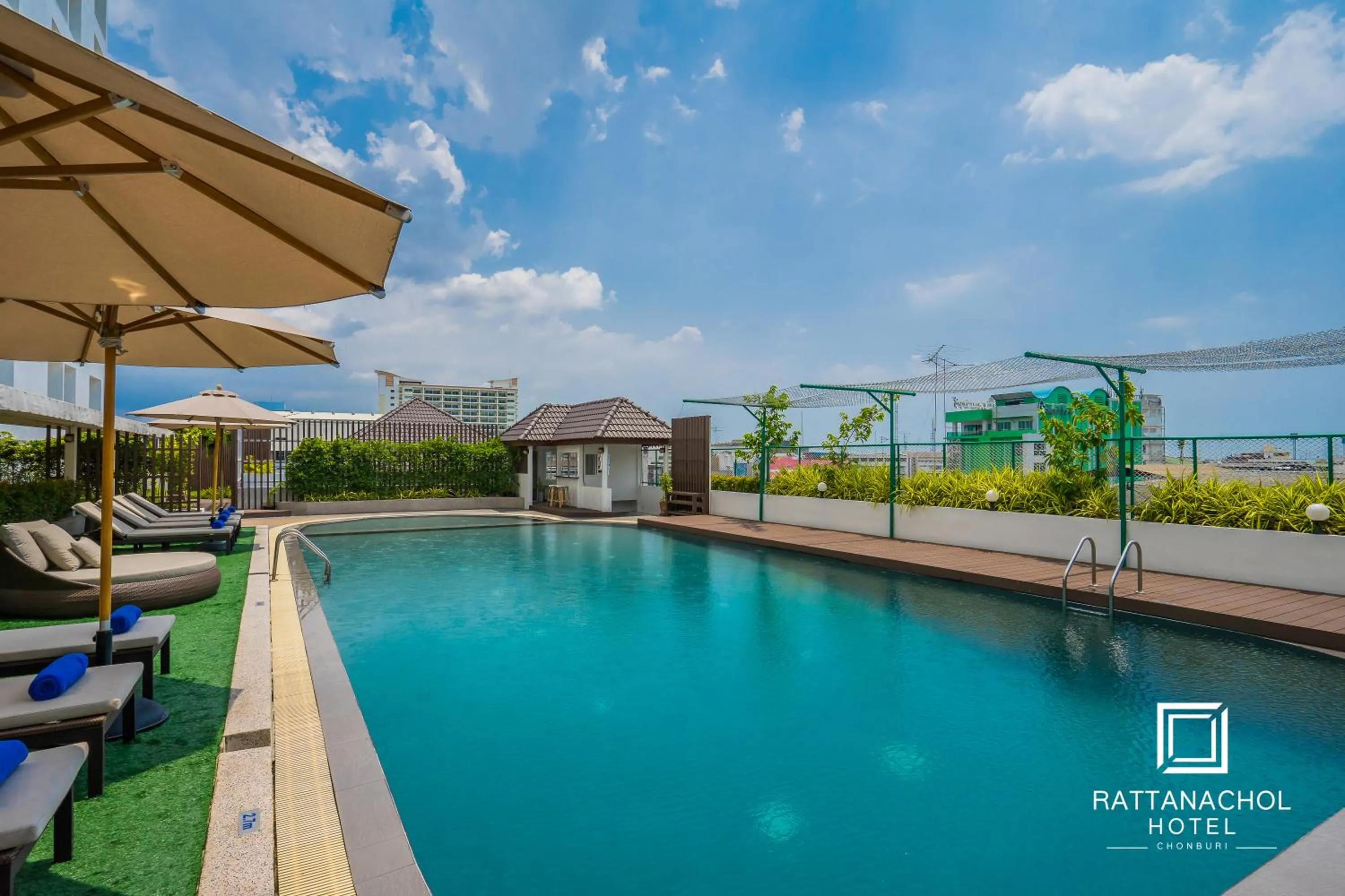 Pool view in Rattanachol Hotel