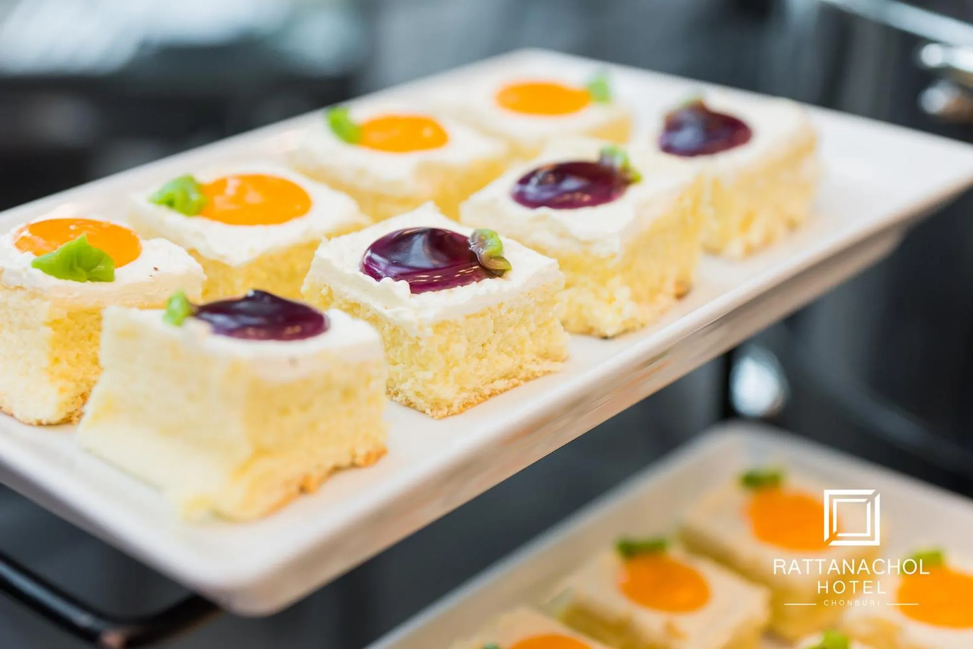 Food and drinks in Rattanachol Hotel