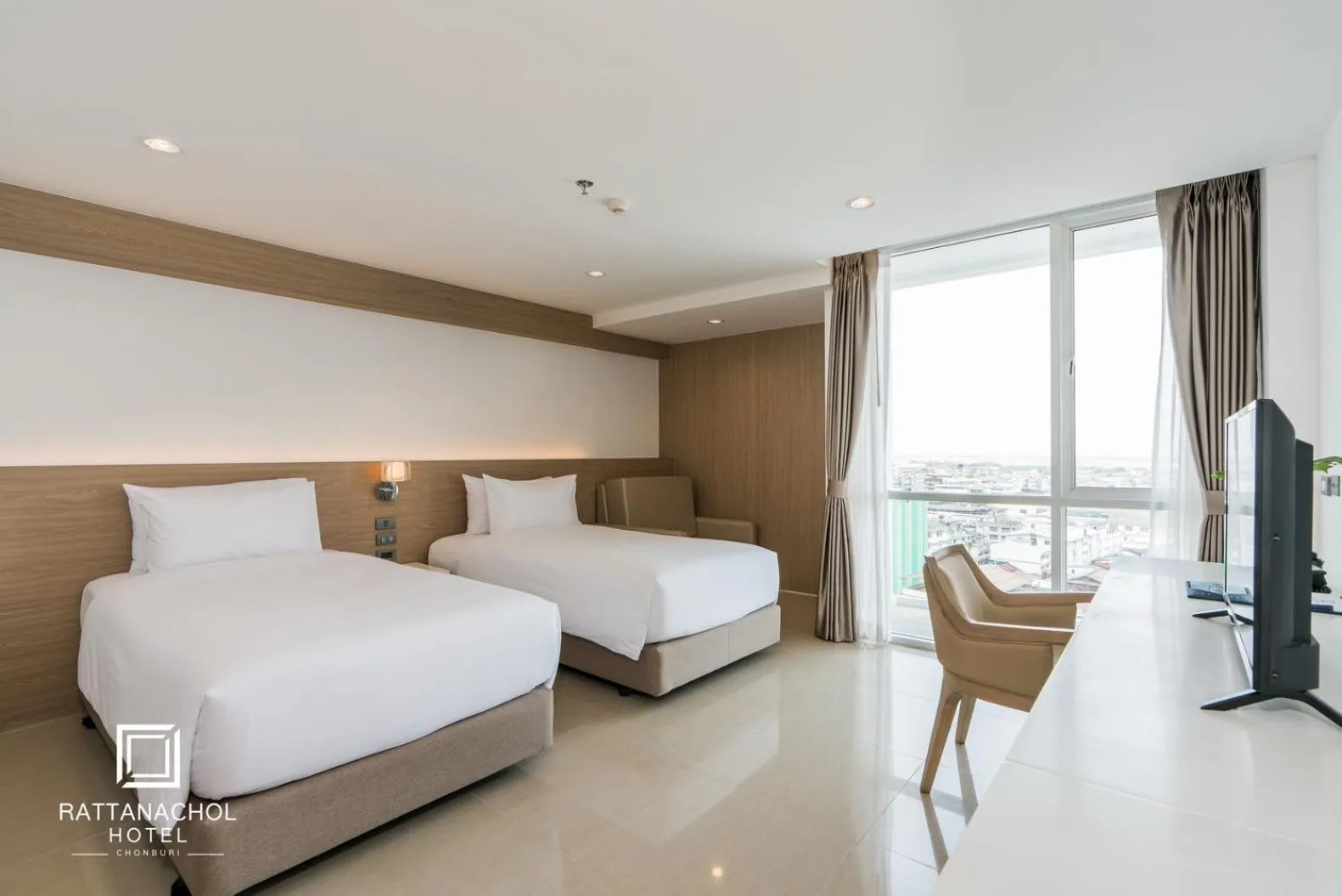 Bed in Rattanachol Hotel