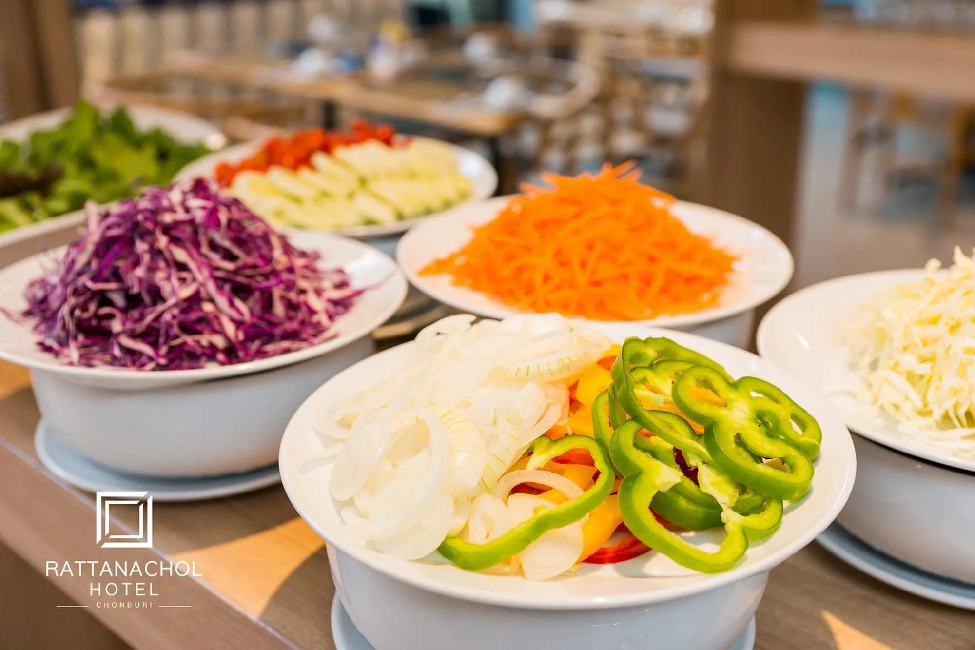 Food and drinks in Rattanachol Hotel