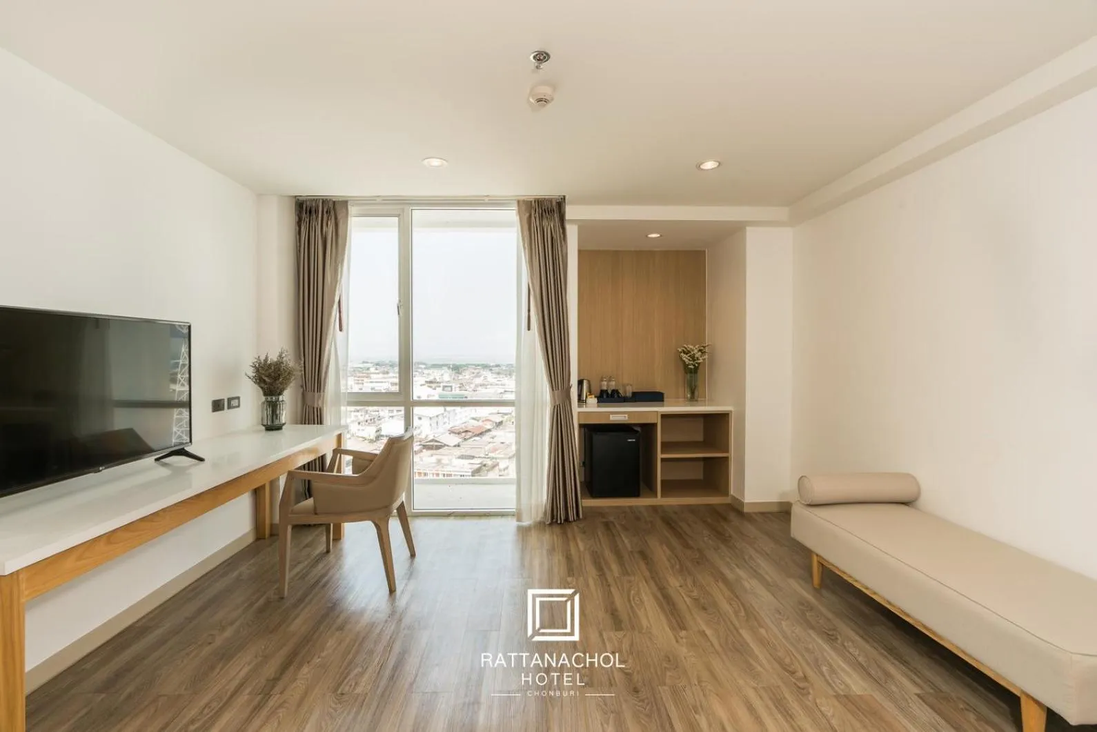 Bed in Rattanachol Hotel