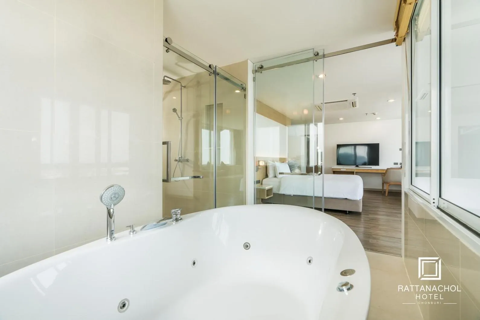 Hot Tub in Rattanachol Hotel