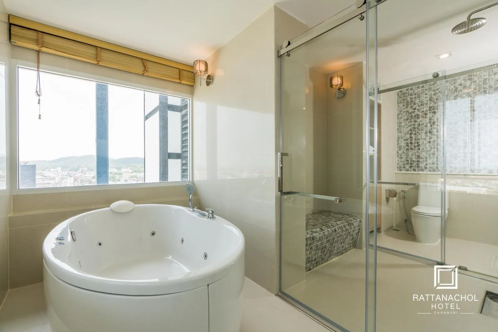 Bathroom in Rattanachol Hotel