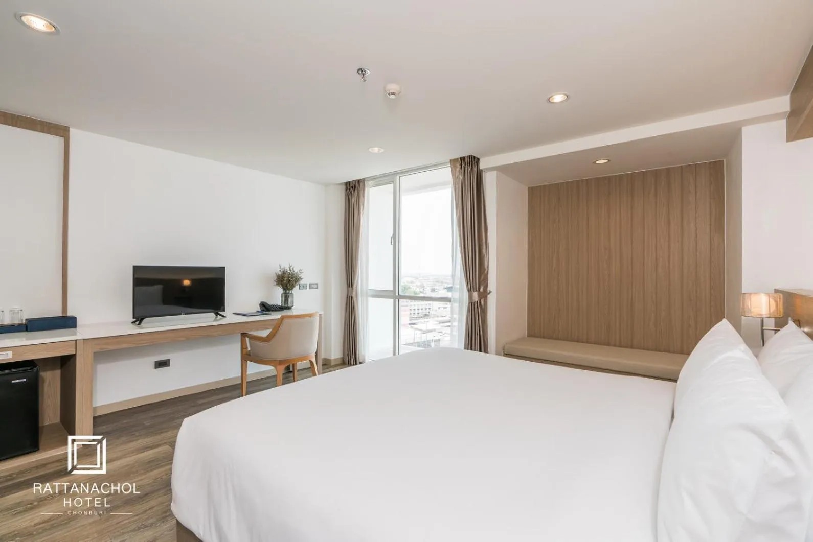 Photo of the whole room, Bed in Rattanachol Hotel